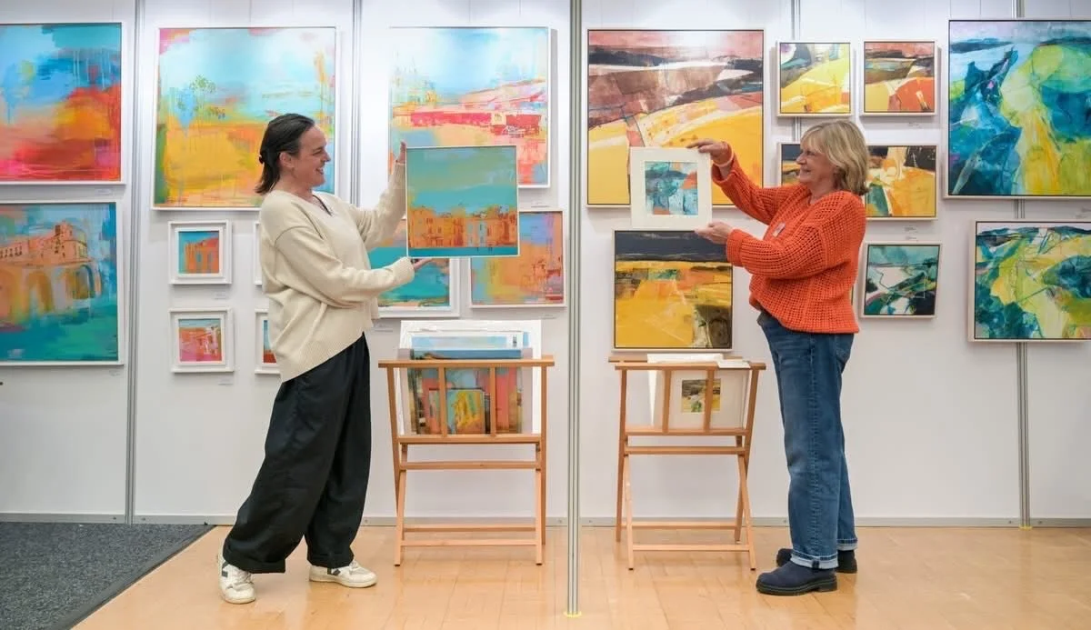 Thank you @philwilkinsonphoto  for the lovely photo of myself and @anniegreen_art at the borders Art Fair open today until 5pm and tomorrow 10-4 @borders_art_fair