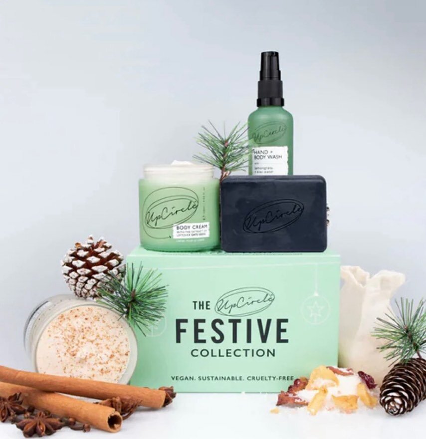 THE FESTIVE COLLECTION IS HERE 🎄

🎁WHATS INCLUDED

-Chocolate Charcoal Soap Bar 100ml 
-Body Cream with Aloe Vera 120ml
-Chai Latte Soy Candle
-Hand + Body Wash with Lemongrass + Kiwi 50ml
-Upcycled Rose Petal Bath Salts Bag 100g

&pound;49.99

#ch