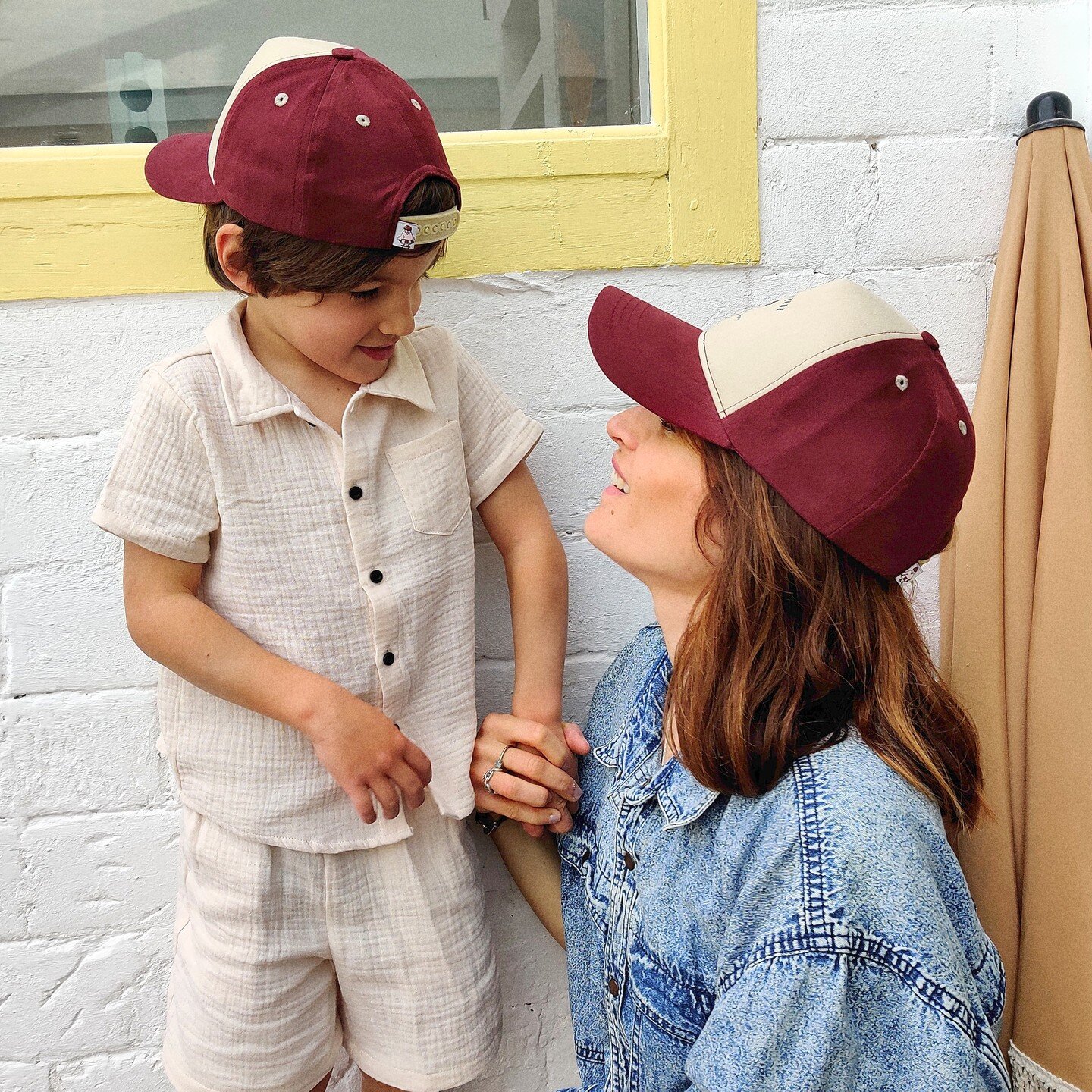 Nos casquettes Sweet Future bordeaux et beige - 100% upcycl&eacute;es! Un printemps/&eacute;t&eacute; responsable ☀️♻️🌍

www.poule.party

#ecoresponsable #caps #upcycle #conceptstore #kidsconceptstore #boutique #kidsaccessories #accessoiresenfants #