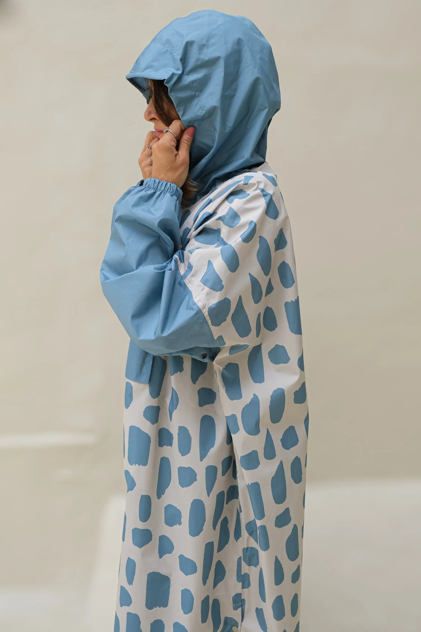 Poncho de pluie écoresponsable, cape de pluie écoresponsable, poncho poule party, cape de pluie made in france, poncho de pluie made in france, poncho vélo, cape vélo, poule party