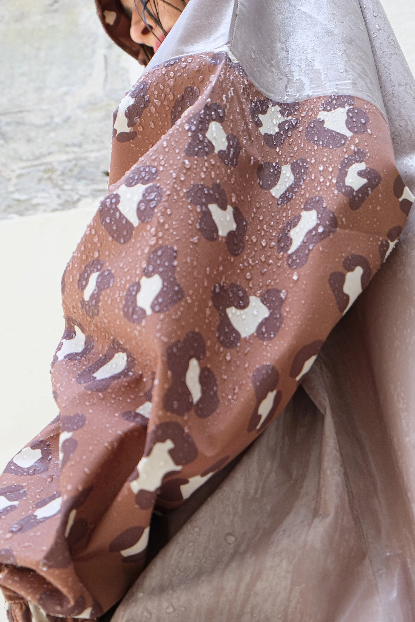 poncho imperméable court, cape pluie adulte courte, poncho pluie tendance, poncho imperméable, poncho respirant pluie, poncho pluie vélo, poncho pluie randonnée, cape pluie urbaine, poncho poule party