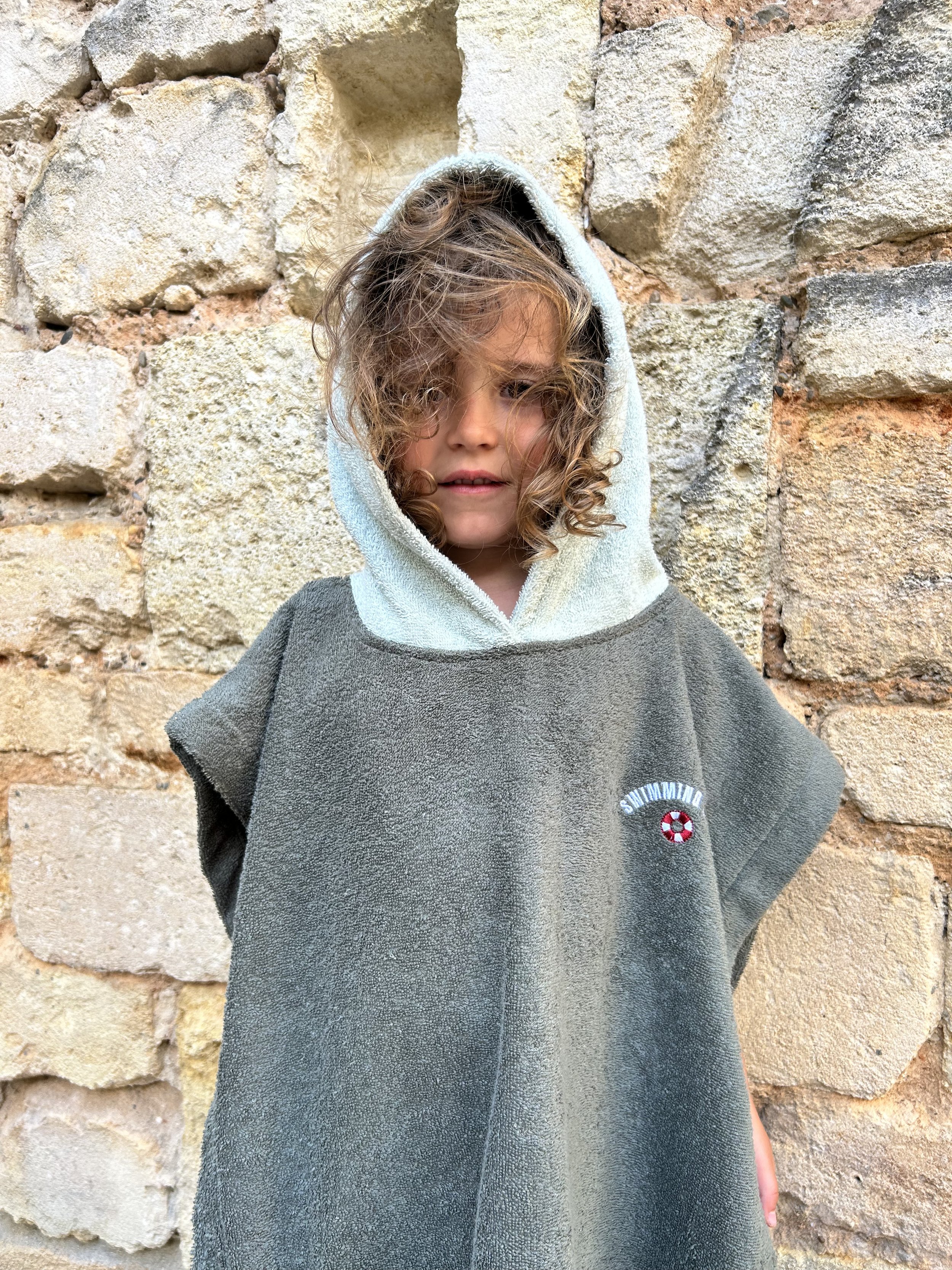 poncho de bain, poncho de plage, poncho enfant, poncho coton biologique, poncho de bain enfant, poncho de bain vert, poncho poule party, poncho made in france, poncho de plage made in france