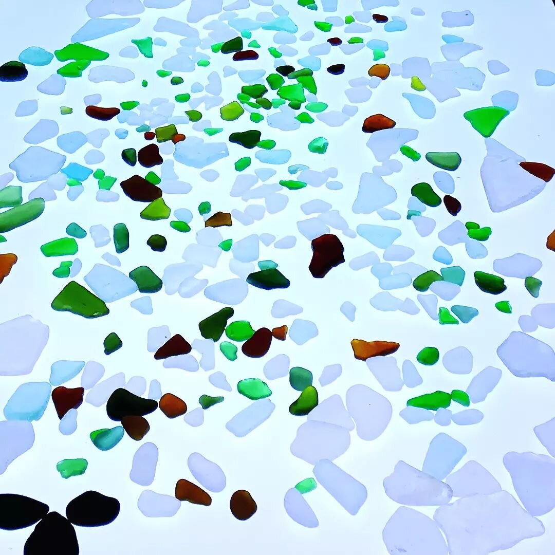 Playing with light and shadows! (Part 3) 💙💚
Continuing with the theme of light and shadow play, we are sharing some of our experimentation playing with loose parts on a light panel. Here we are experimenting with sea glass and glass beads...
Our bo