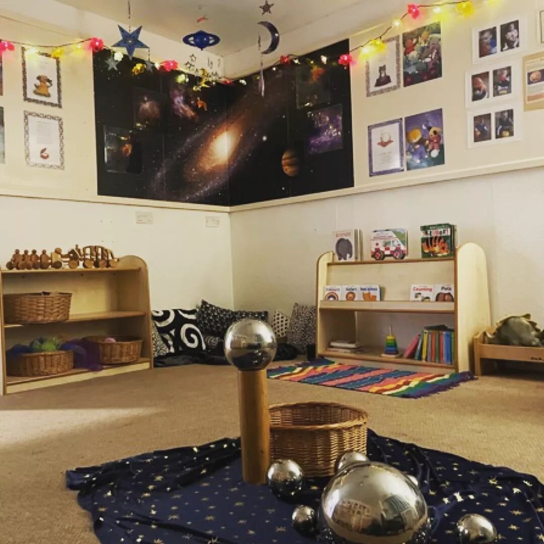 Baby room play provocation inspired by the rhyme Twinkle twinkle little star! 😊💙⭐🌷Our books and resources including Transient Rhymes and Jingles are available here:
https://www.naturallycreative.net/shop

#babyroom #playideas #transientrhymesandji