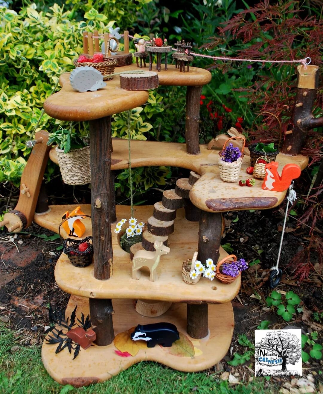 Treehouse small world with woodland wooden animals, natural materials and or picturebooks, The Visitors and From the Shadows! 🥰🦋🌸Find them here: https://www.naturallycreative.net/shop

#nature #outdoorplay #smallworldplay #fromtheshadowspictureboo