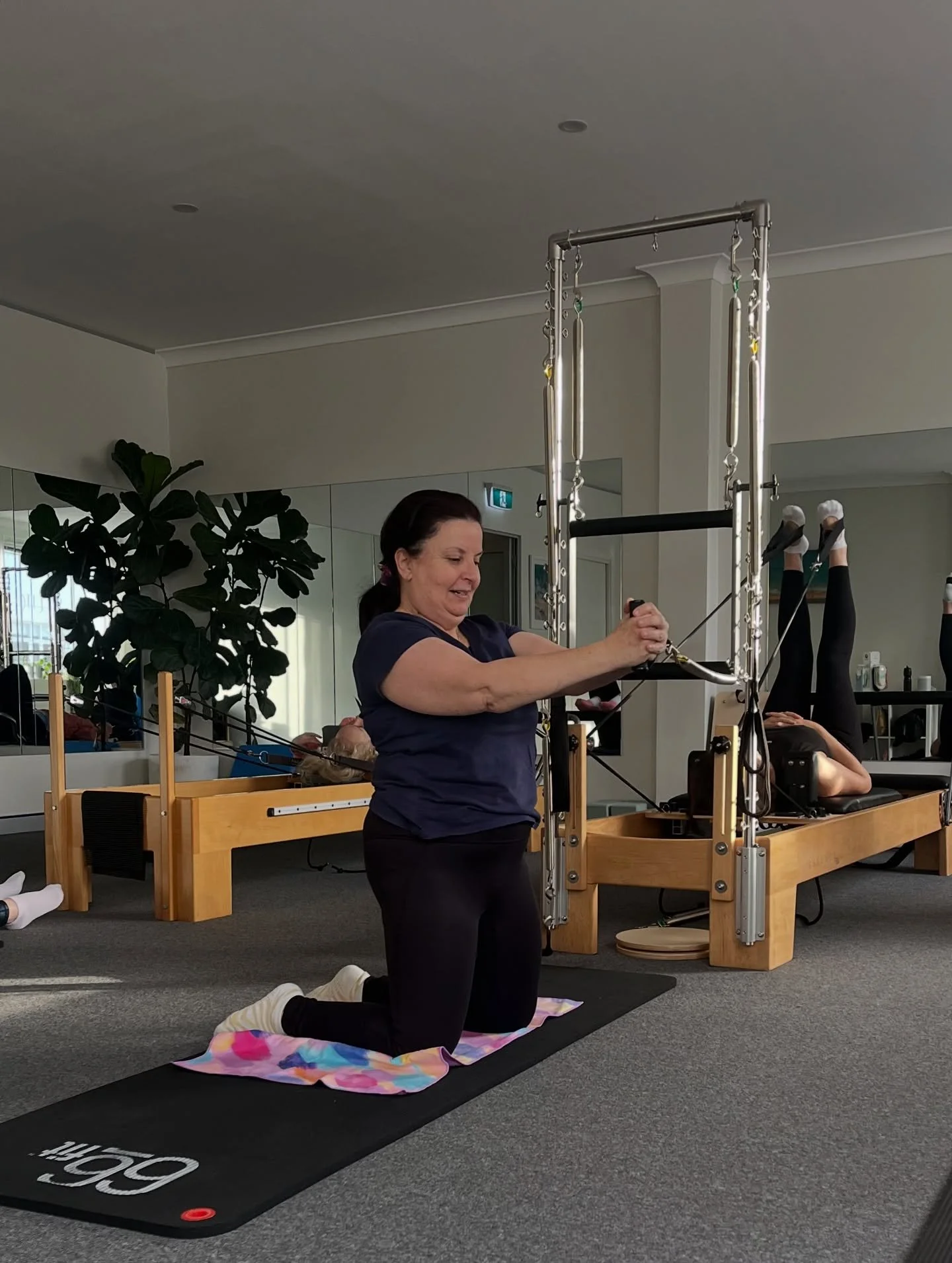 This is Des. Des came to physio with a range of issues that she wasn&rsquo;t having much progress with. These included neck and back pain since the late 90s, pain and numbness in her right arm and right leg, and had a left femoral condyle (knee) stre