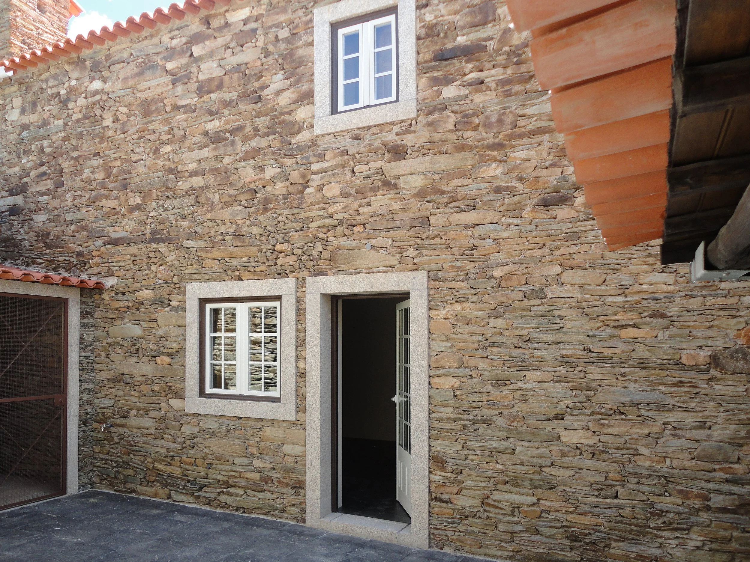 Traditional stone house renovation in Cebolais de Cima, Portugal