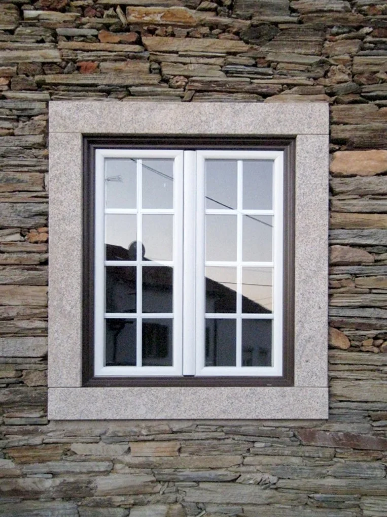 Original stone house window preserved in the renovation of a home in Cebolais de Cima