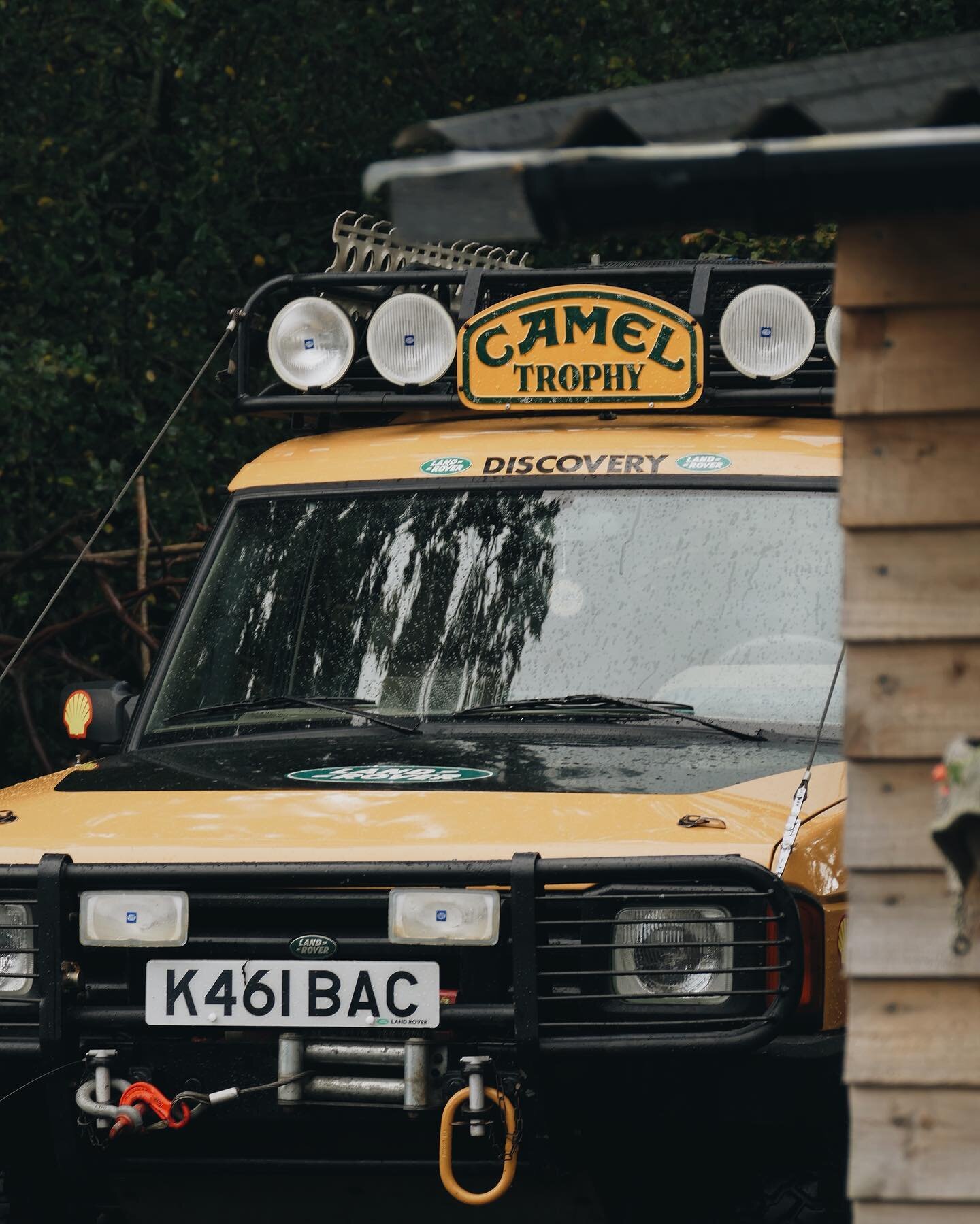 Beautiful example of a 1993 Sabah-Malaysia Camel Trophy Discovery 1, lovingly maintained and detailed by @g_wac_jon95 thanks for making it down to &lsquo;Last Sunday Coffee Club&rsquo; 👍

#instrumentoverland 
#cameltrophy 
#cameltrophydiscovery 
#ca