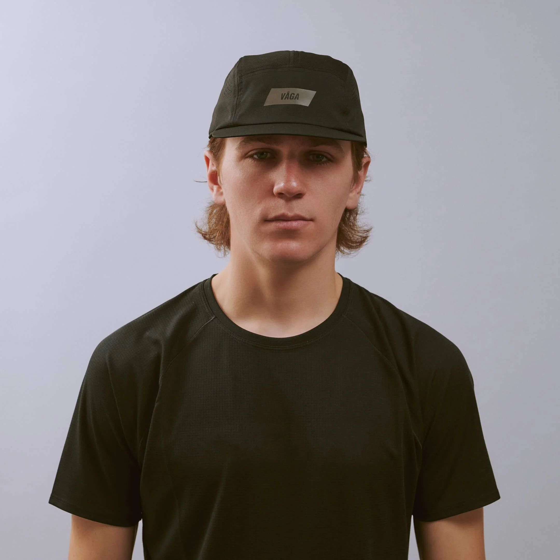 vaga-feather-racing-cap-black-e-model-front.jpg