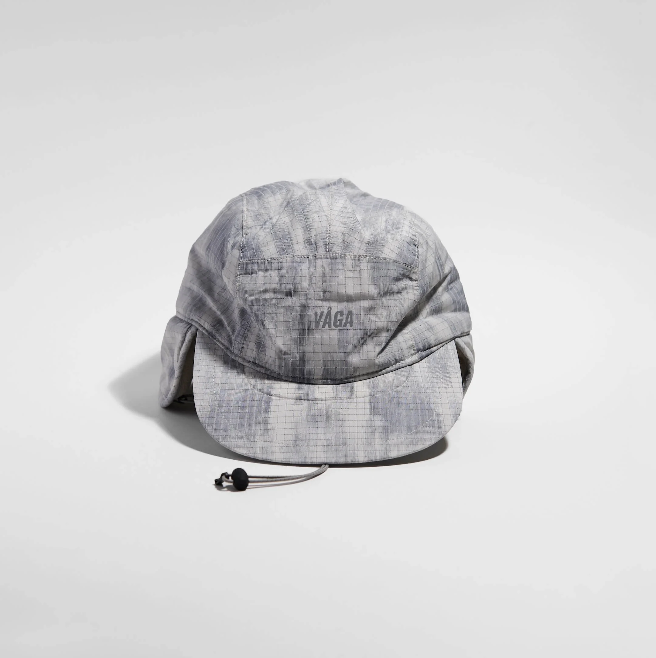 vaga-padded-hiker-cap-light-grey-silver-reflective-front.jpg