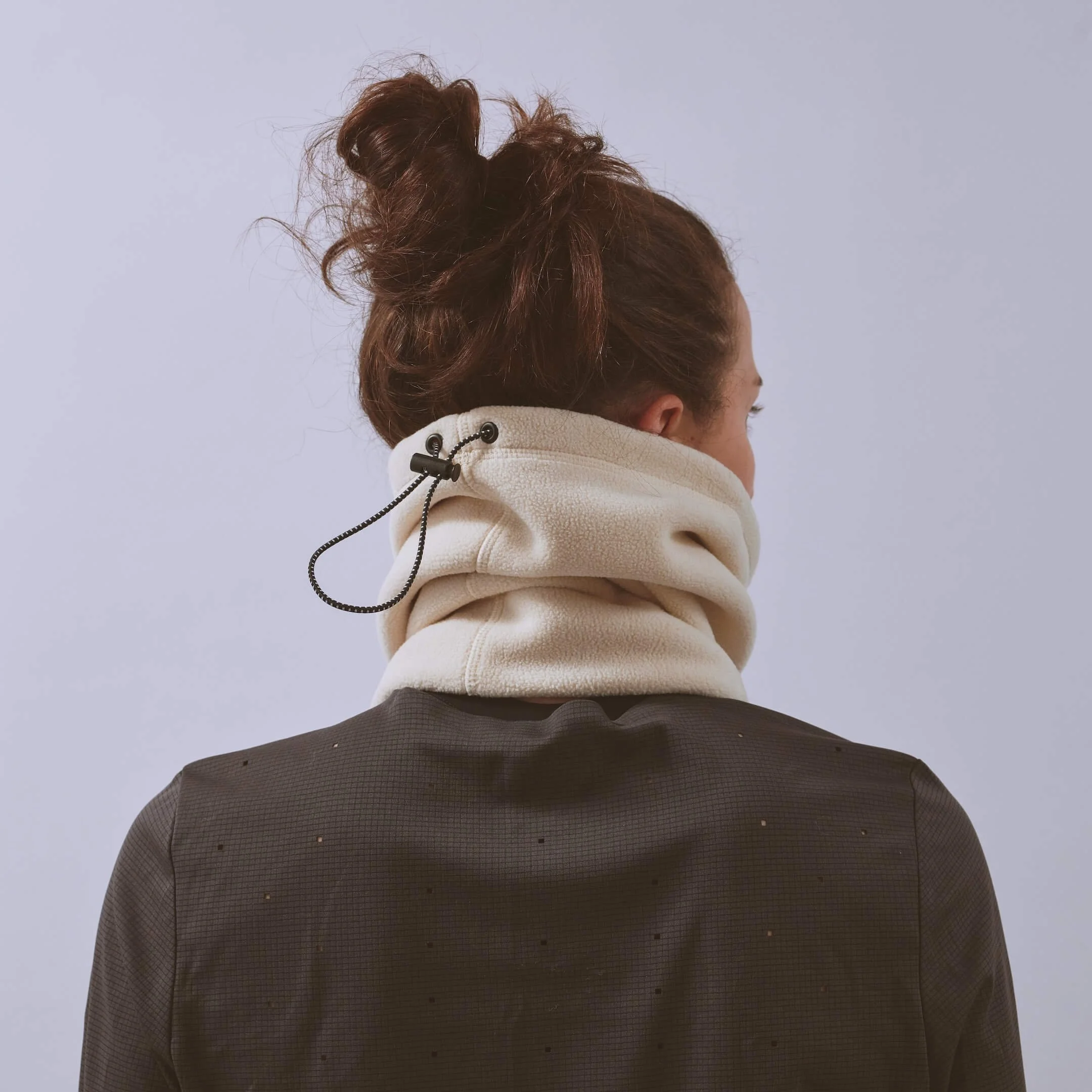 vaga-fleece-neck-gaiter-ecru-model-back-angle.jpg