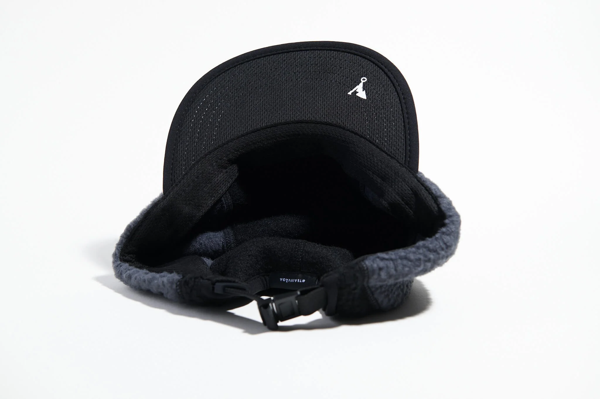 våga-teddy-fleece-cap-black-charcoal-underneath.jpg