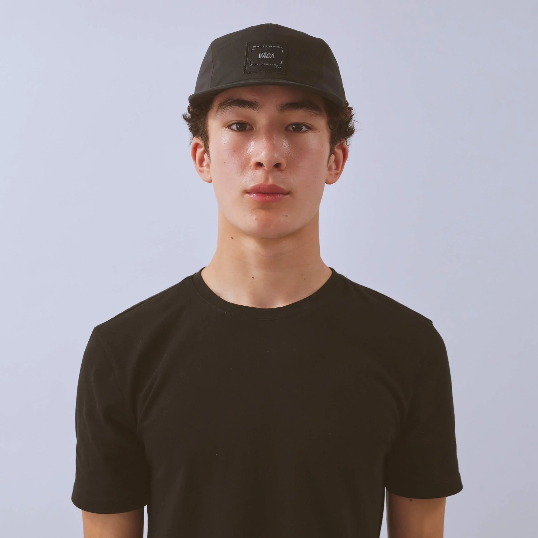 vaga-waterproof-fell-cap-running-cap-black-model-front.jpg