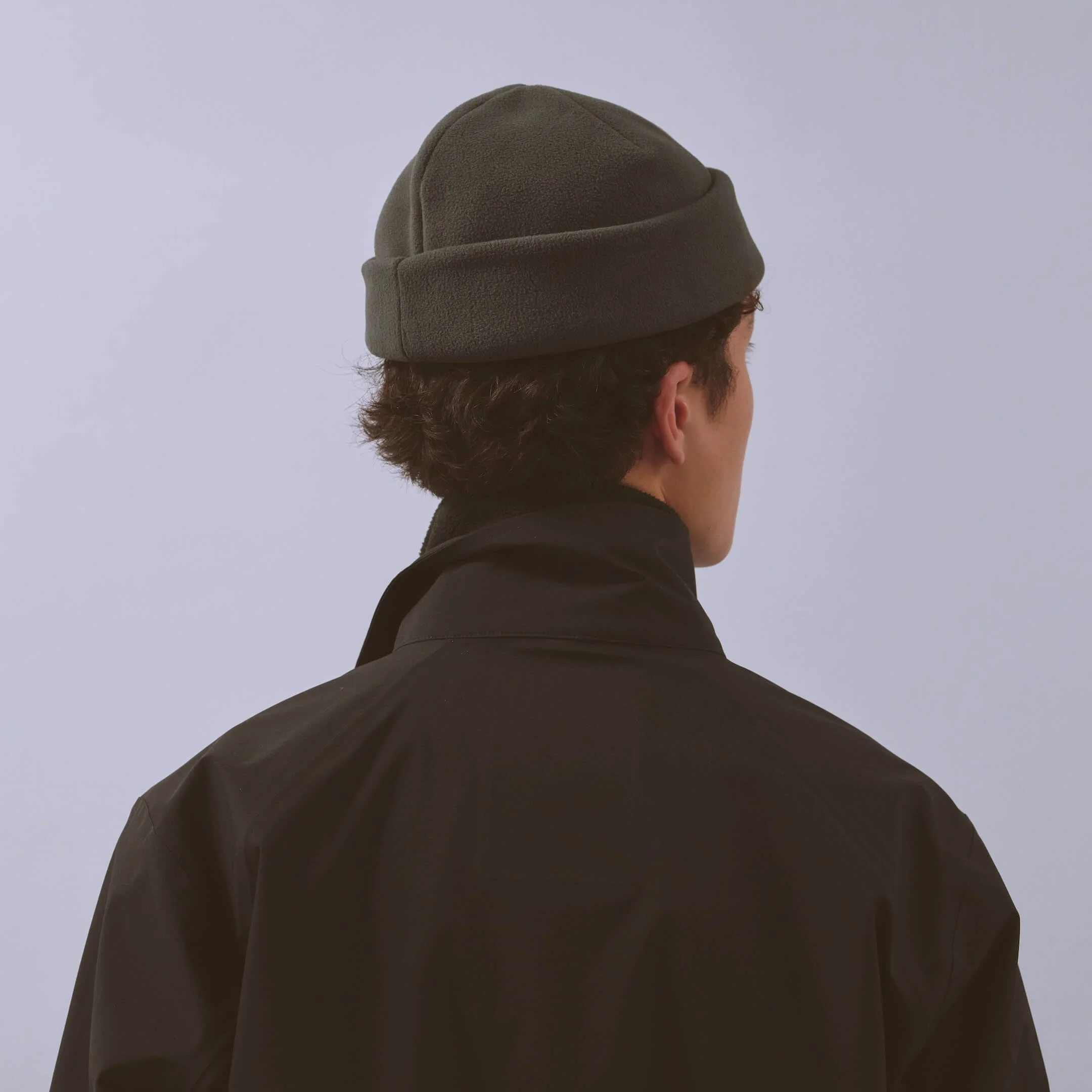 vaga-fleece-beanie-running-hat-charcoal-model-back-angle.jpg