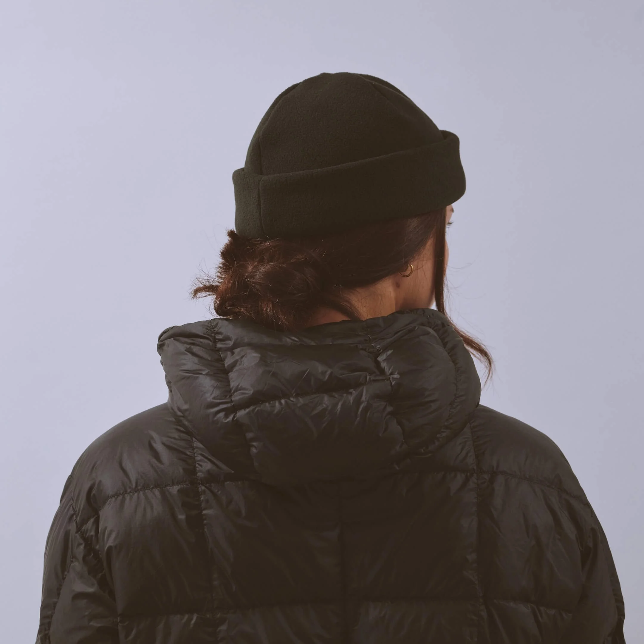 vaga-fleece-beanie-running-hat-black-model-back-angle.jpg