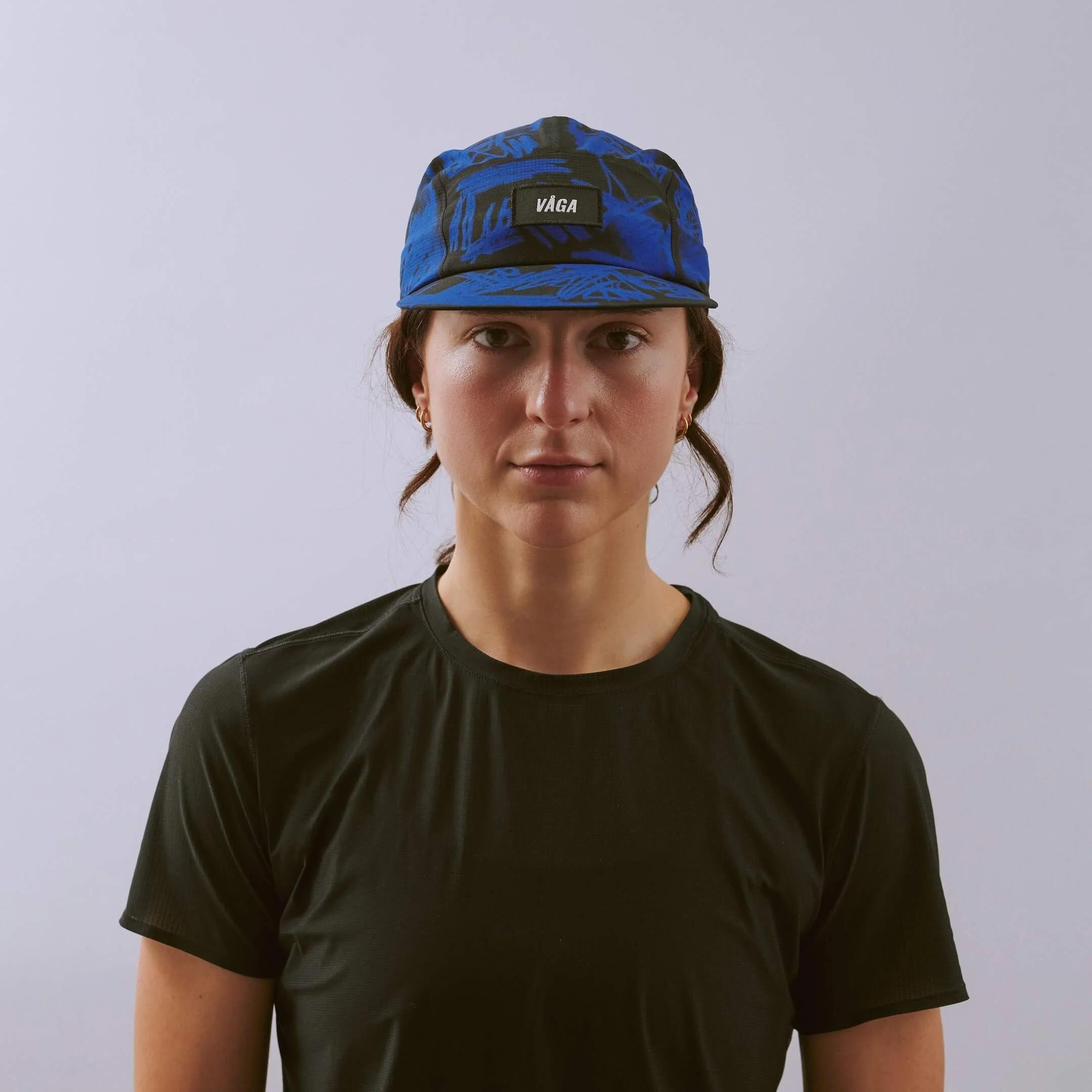 vaga-scribble-running-cap-electricblue-black-l-model-front.jpg