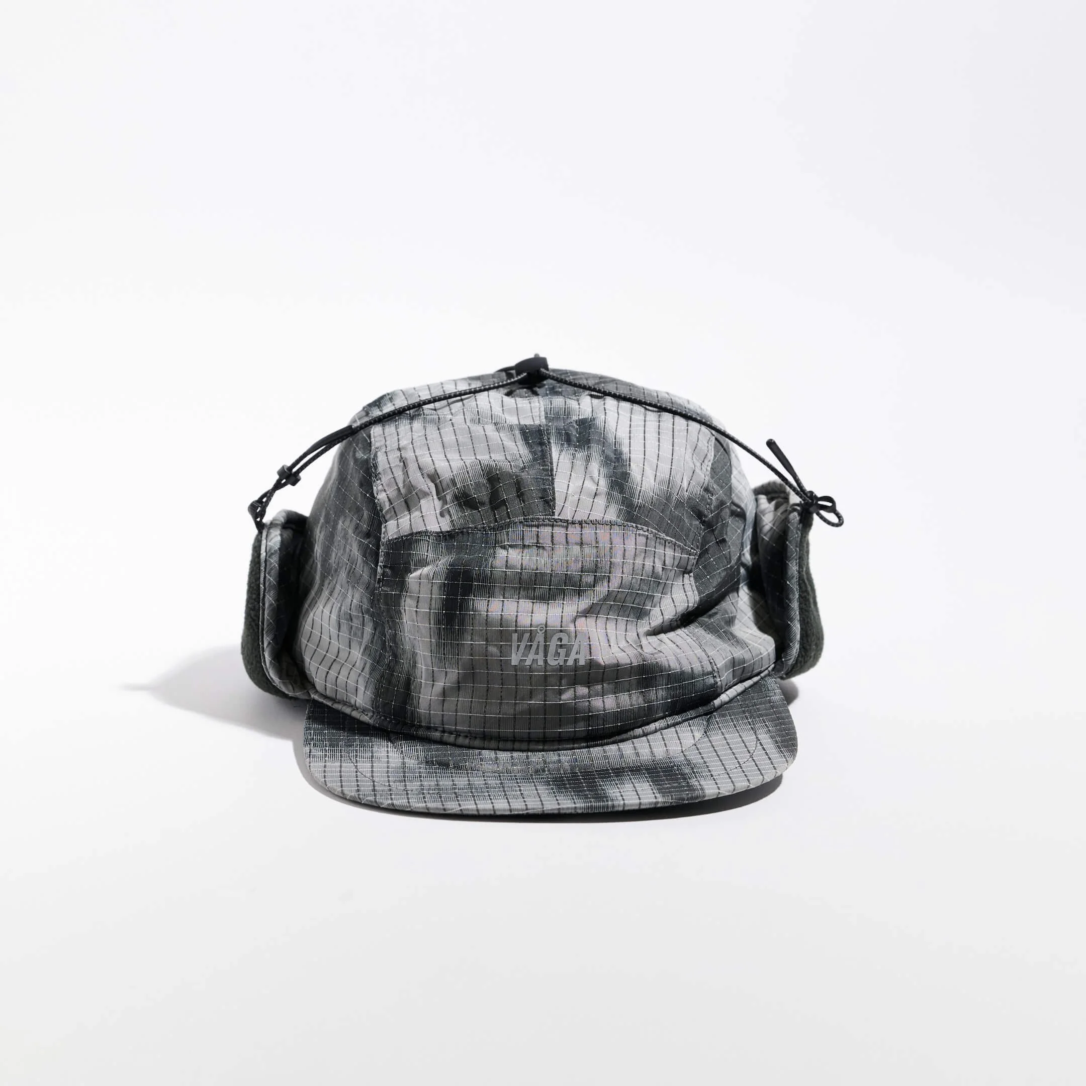 vaga-padded-hiker-cap-black-greyreflective-front-fastened.jpg