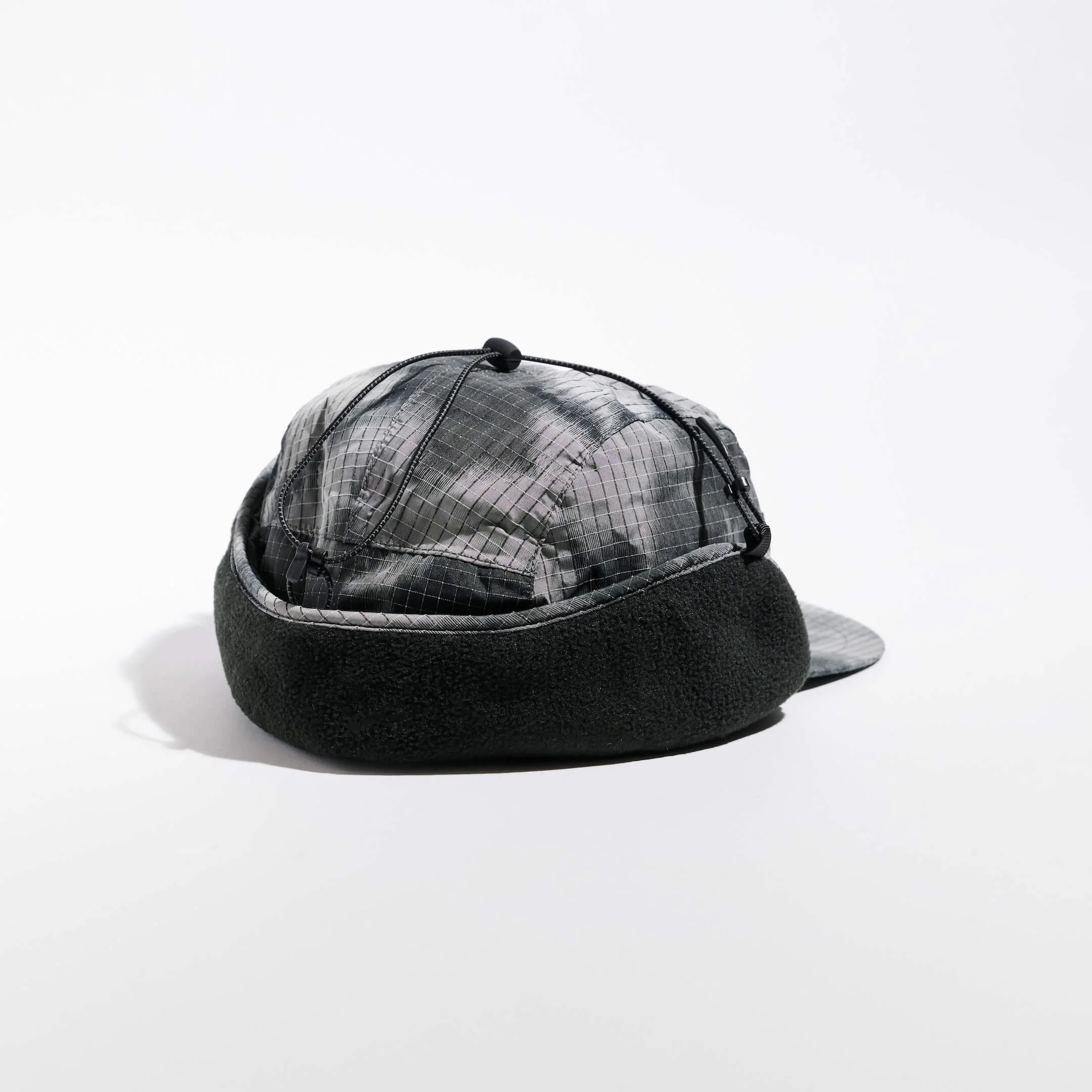 vaga-padded-hiker-cap-black-greyreflective-rear-angle-fastened.jpg