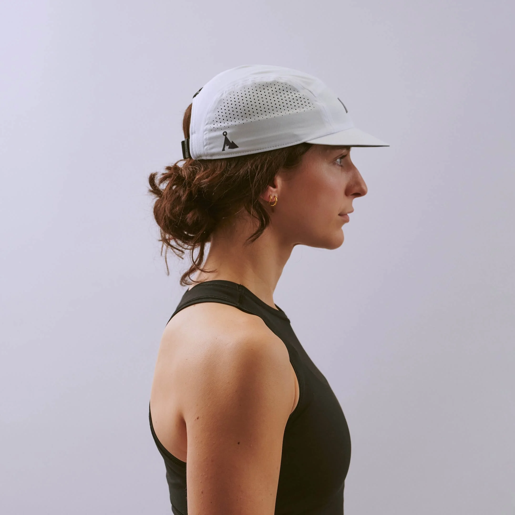 vaga-feather-racing-cap-white-l-model-profile.jpg