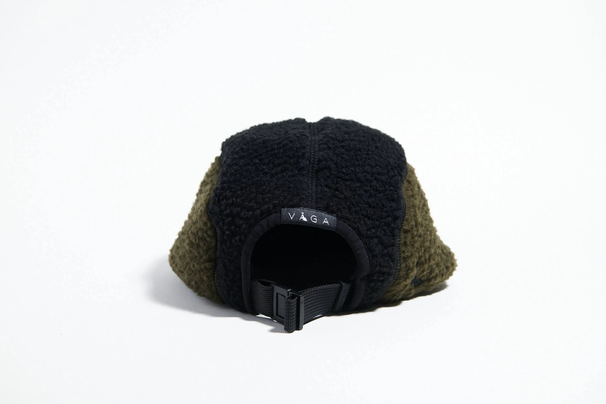 Shop Teddy Fleece Cap in Black | VÅGA