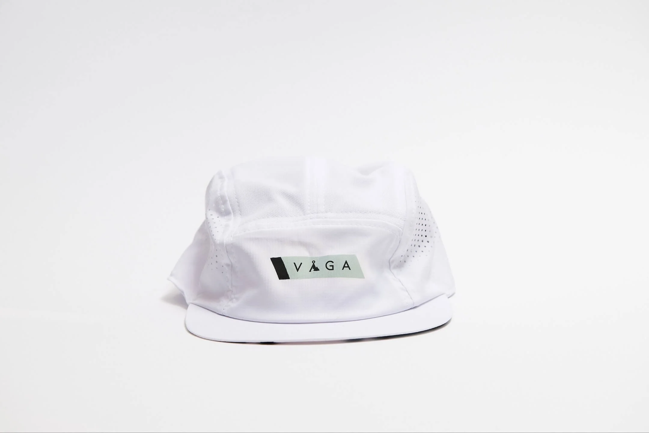 vaga-feather-racing-cap-running-hat-white-mistgrey-black-3.jpg