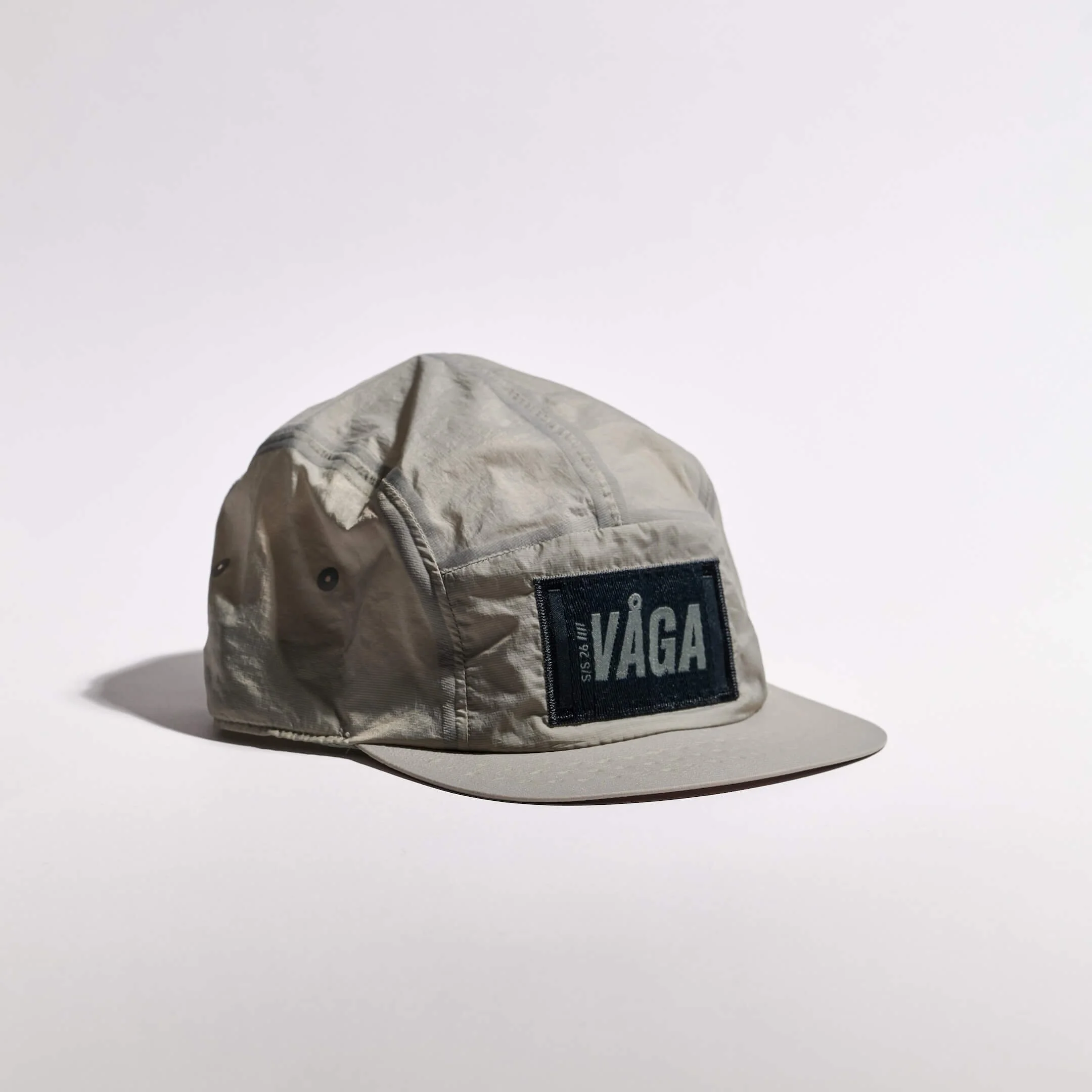 vaga-feather-edge-cap-racing-cap-aluminiumgrey-angle.jpg