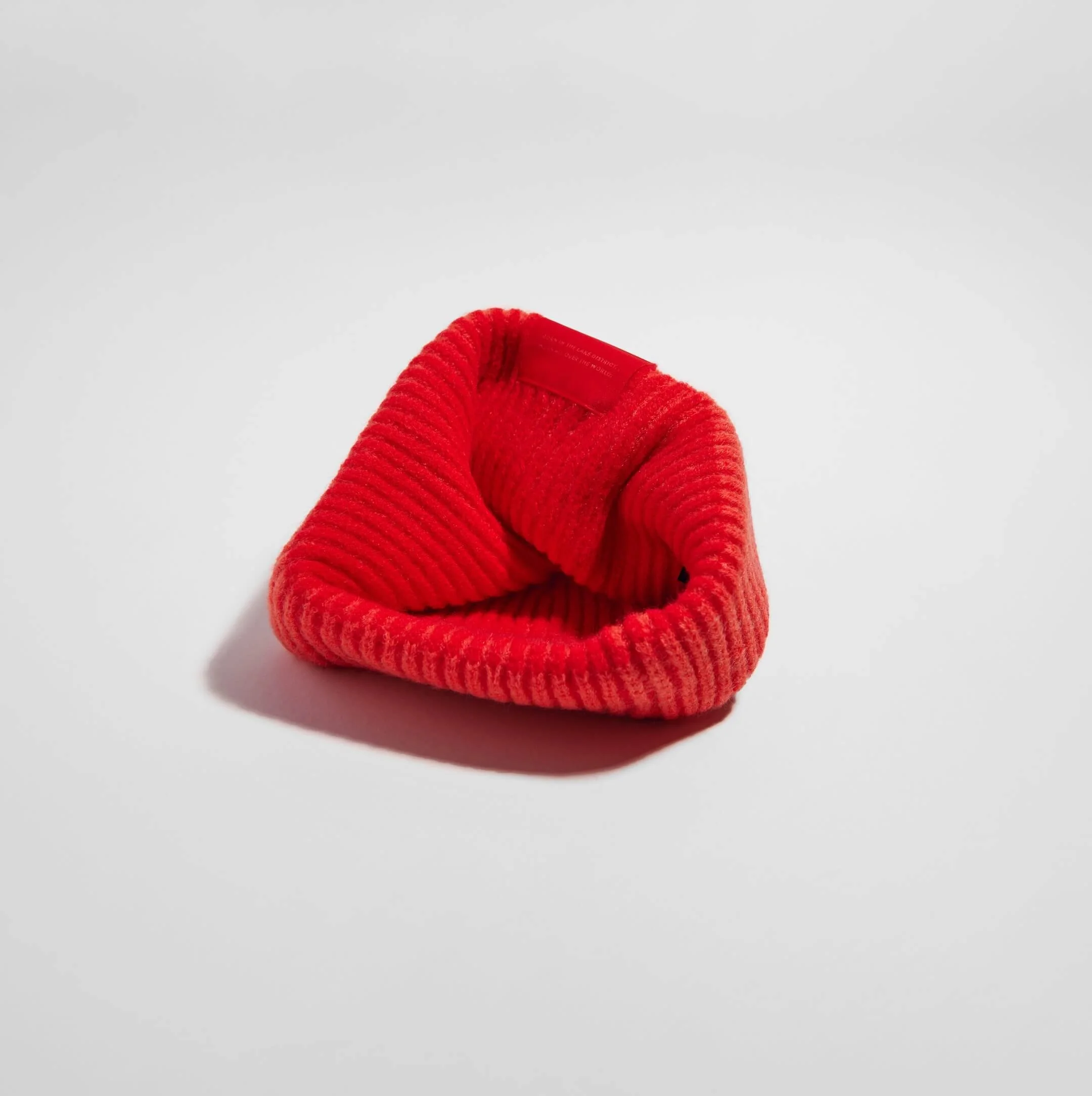 vaga-midweight-running-beanie-neon-peach-flame-red-inside.jpg