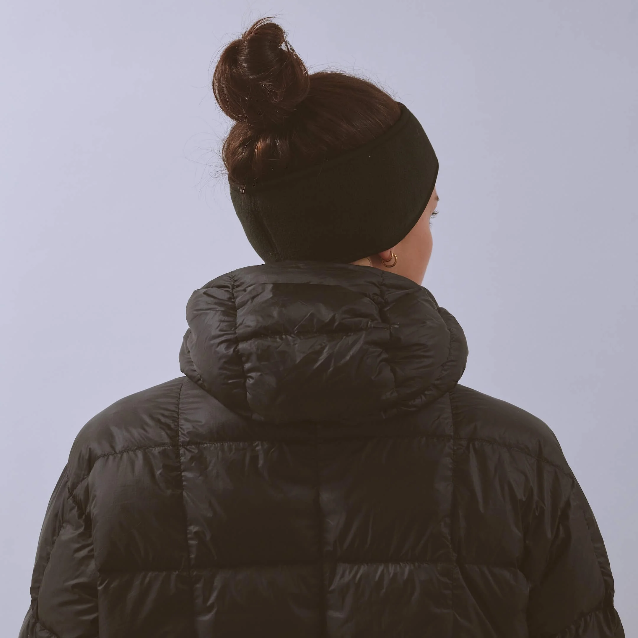 vaga-fleece-running-headband-black-model-back-angle.jpg