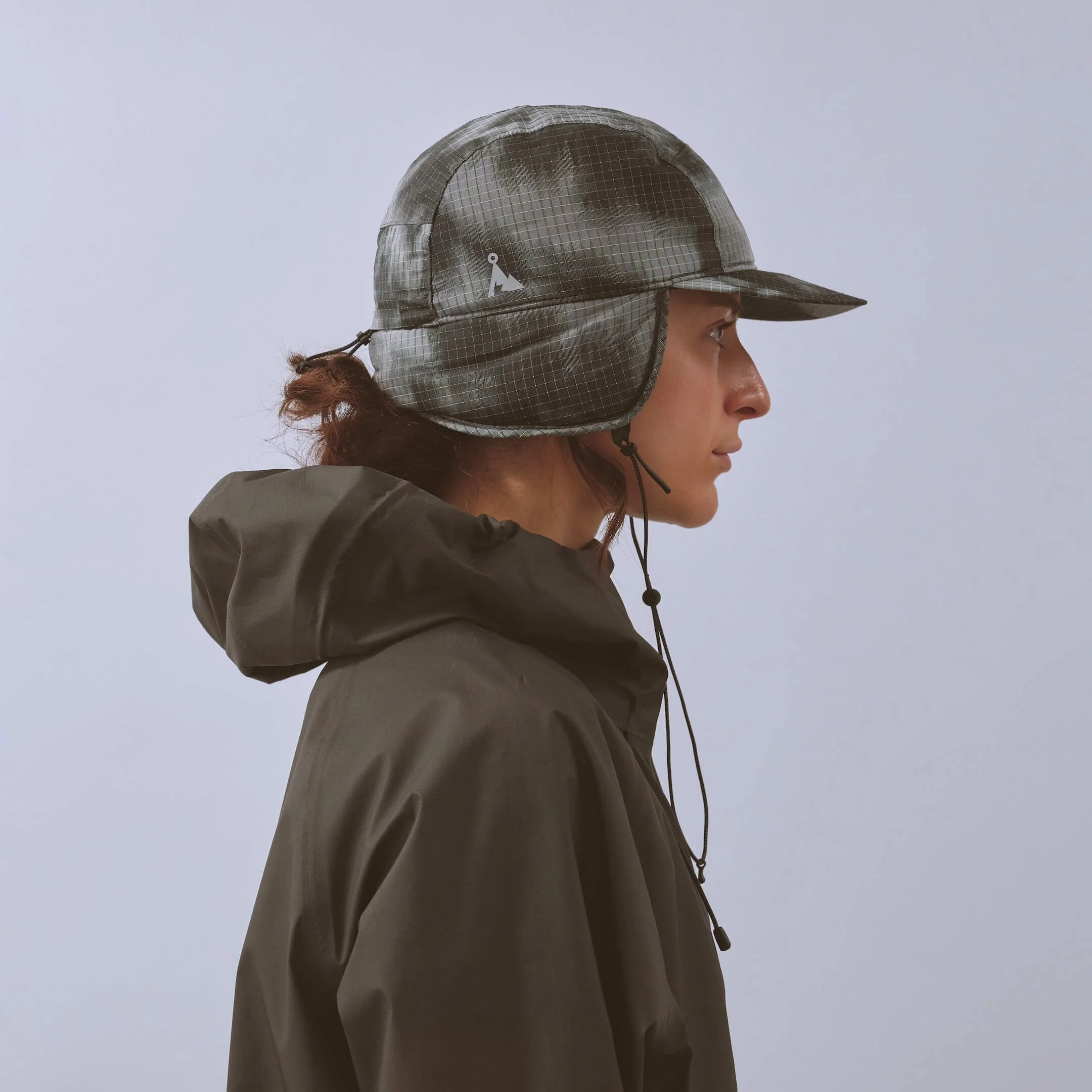 vaga-padded-hiker-cap-black-greyreflective-model-profile.jpg