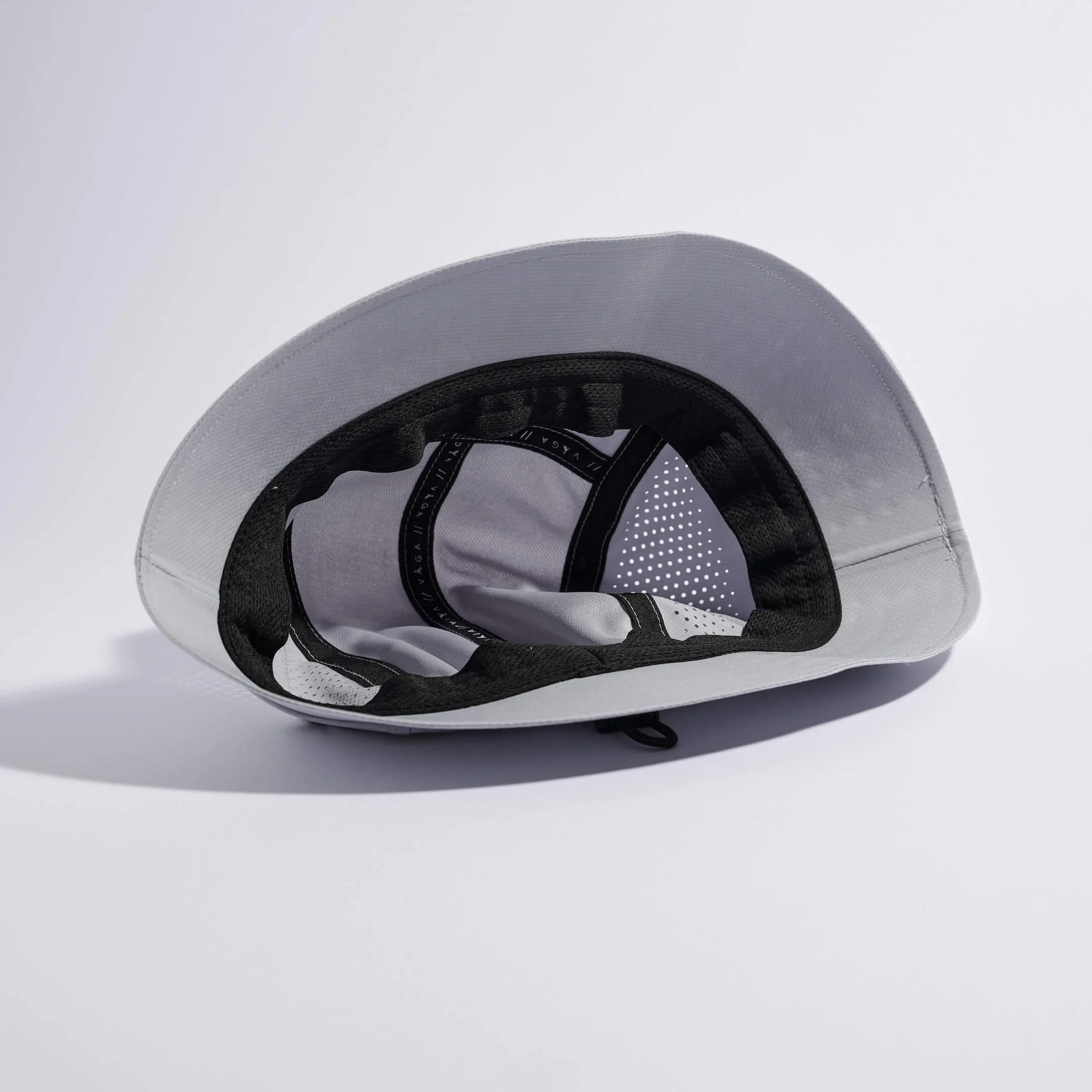 vaga-feather-racing-bucket-hat-aluminiumgrey-underneath.jpg