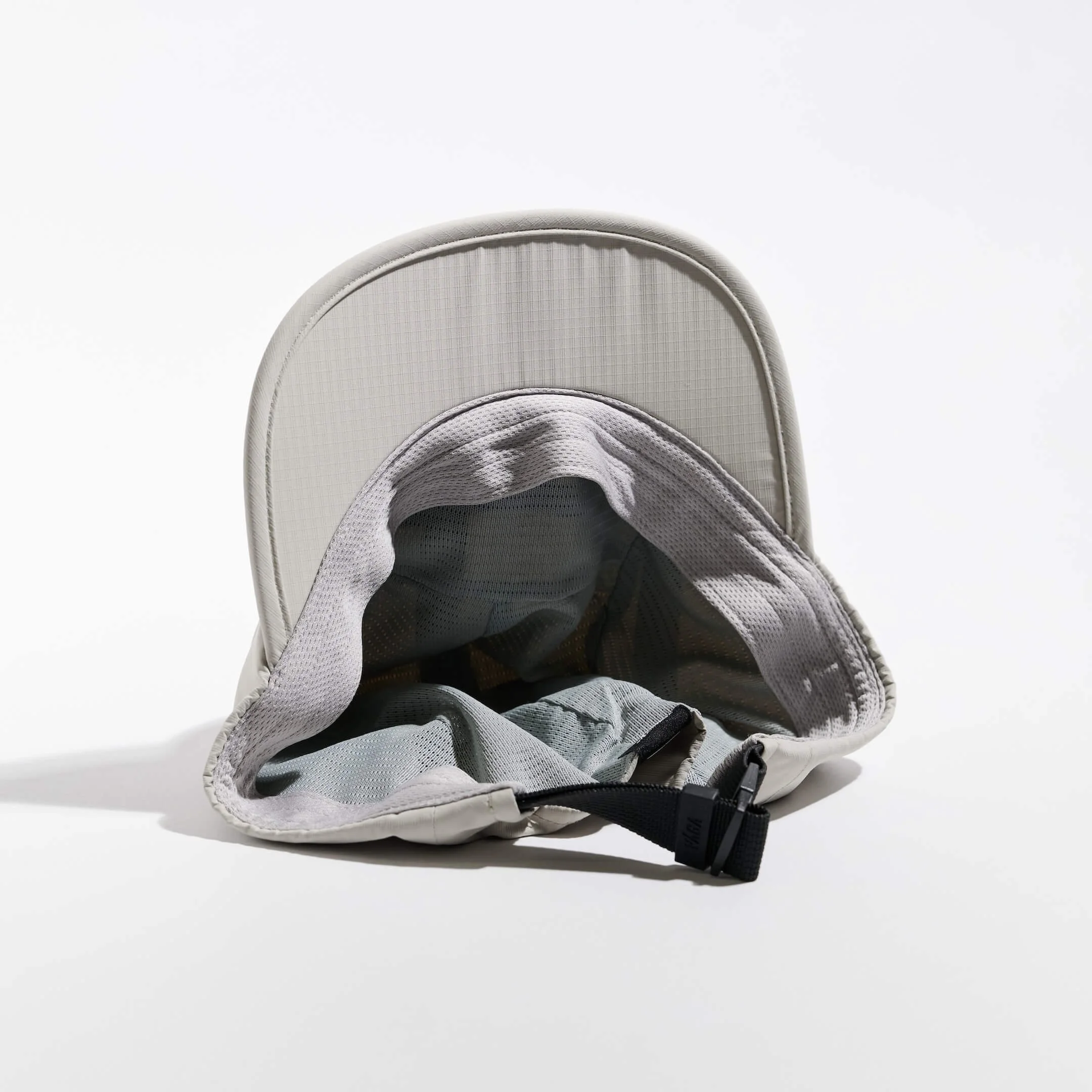 vaga-waterproof-fell-cap-running-cap-stone-underneath.jpg