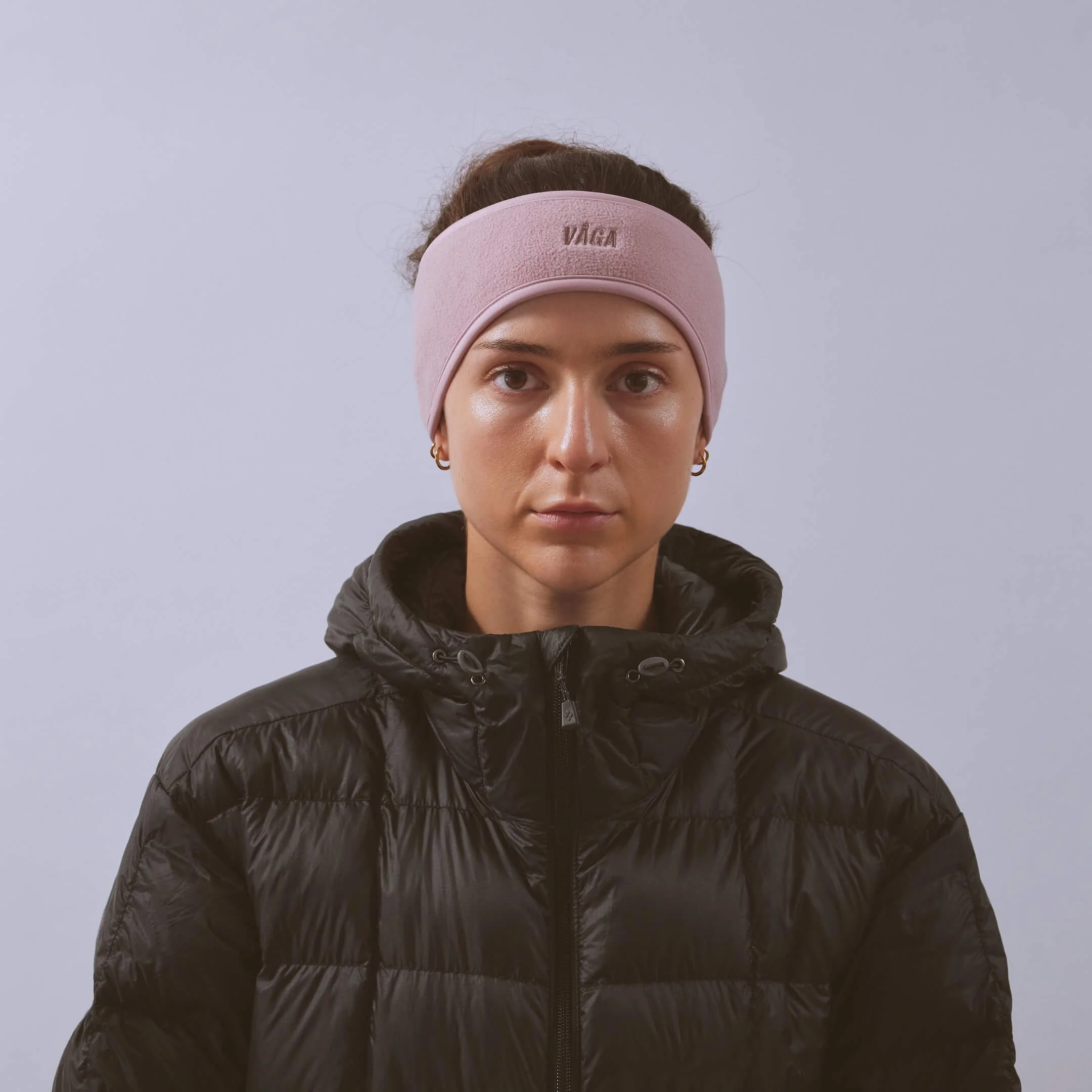 vaga-fleece-running-headband-duskyrose-model-front.jpg