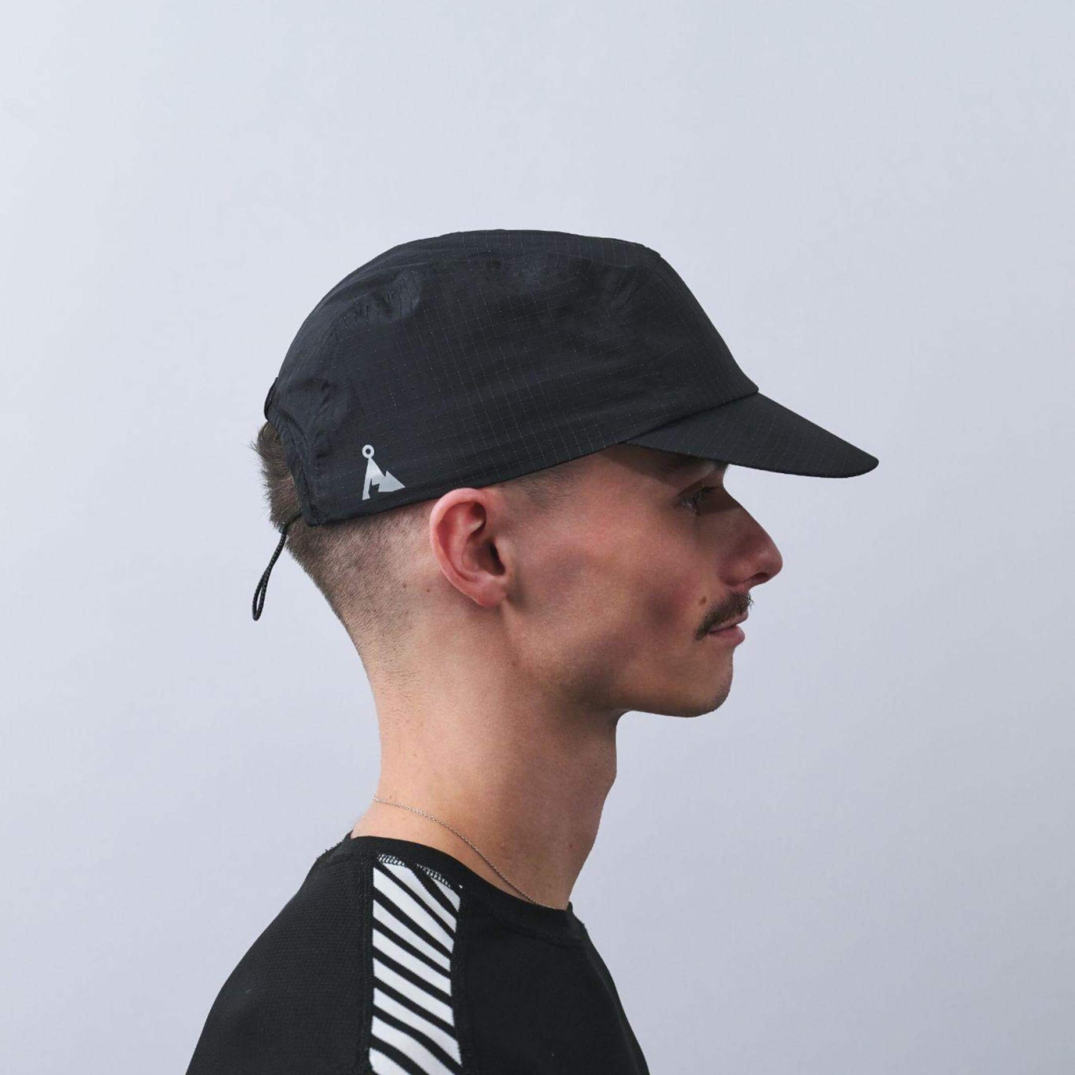 vaga-night-club-reflective-running-cap-black-model-profile.jpg