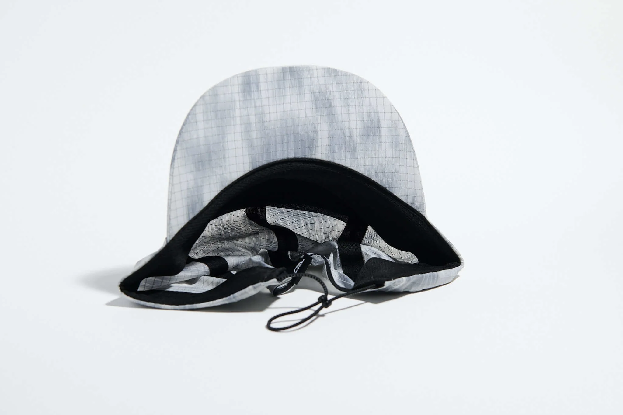 våga-night-club-cap-light-grey-silver-underneath.jpg