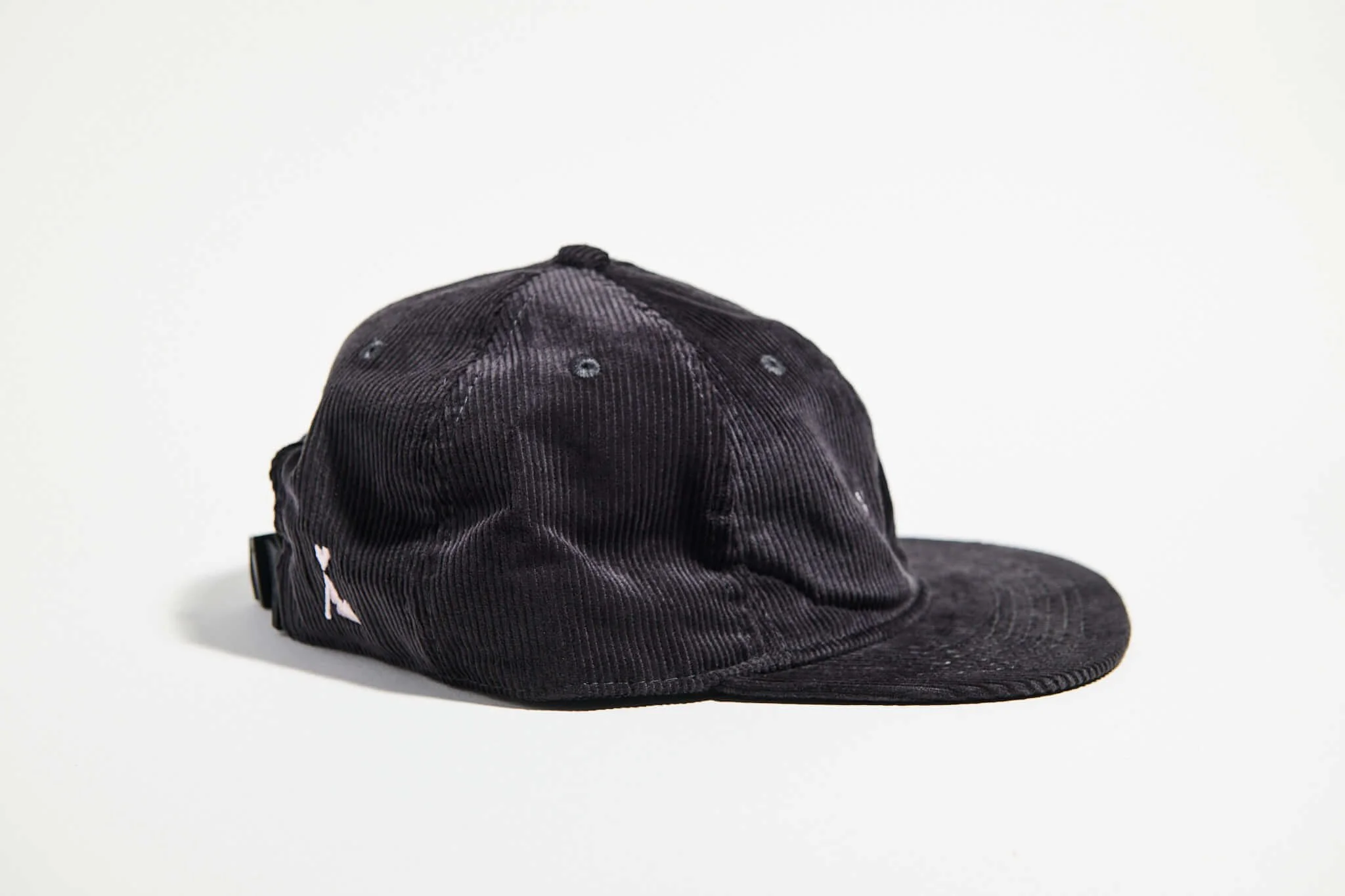 våga-corduroy-cap-charcoal-side.jpg