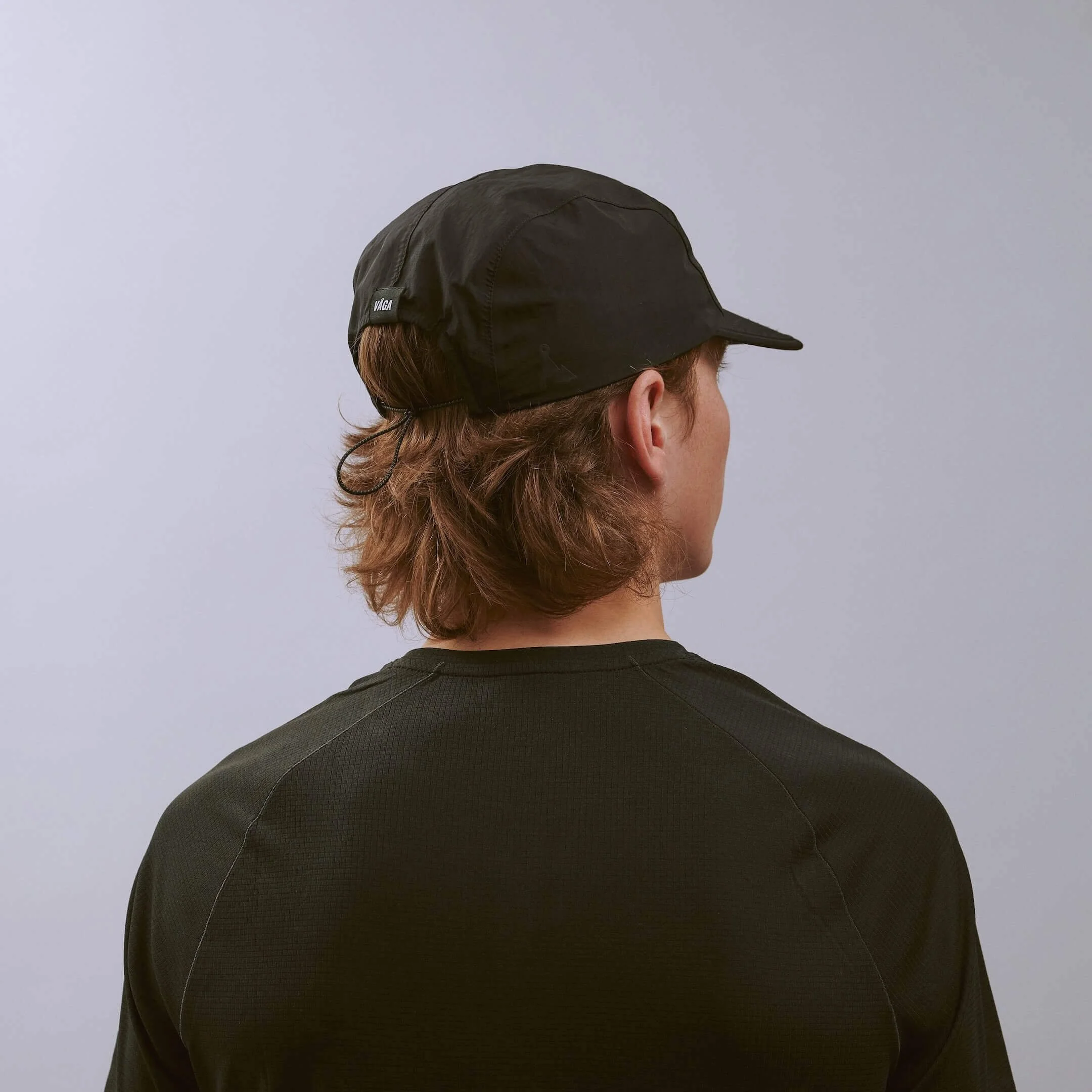 vaga-pacer-running-cap-stormblack-model-angle.jpg