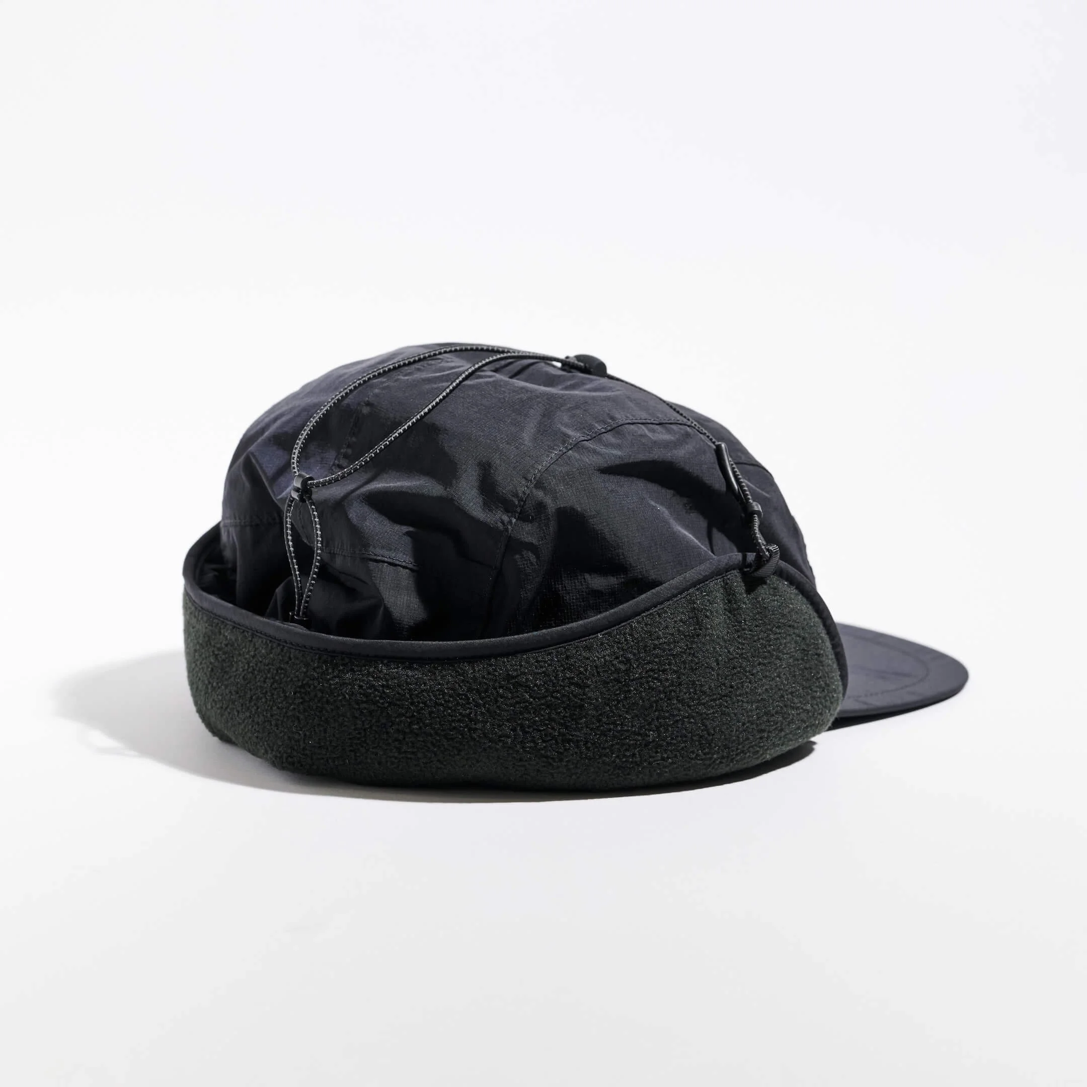 vaga-padded-hiker-cap-black-rear-angle-fastened.jpg