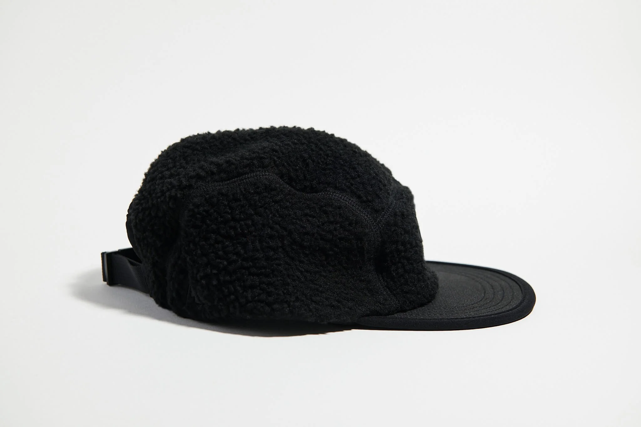 våga-teddy-fleece-cap-black-side.jpg