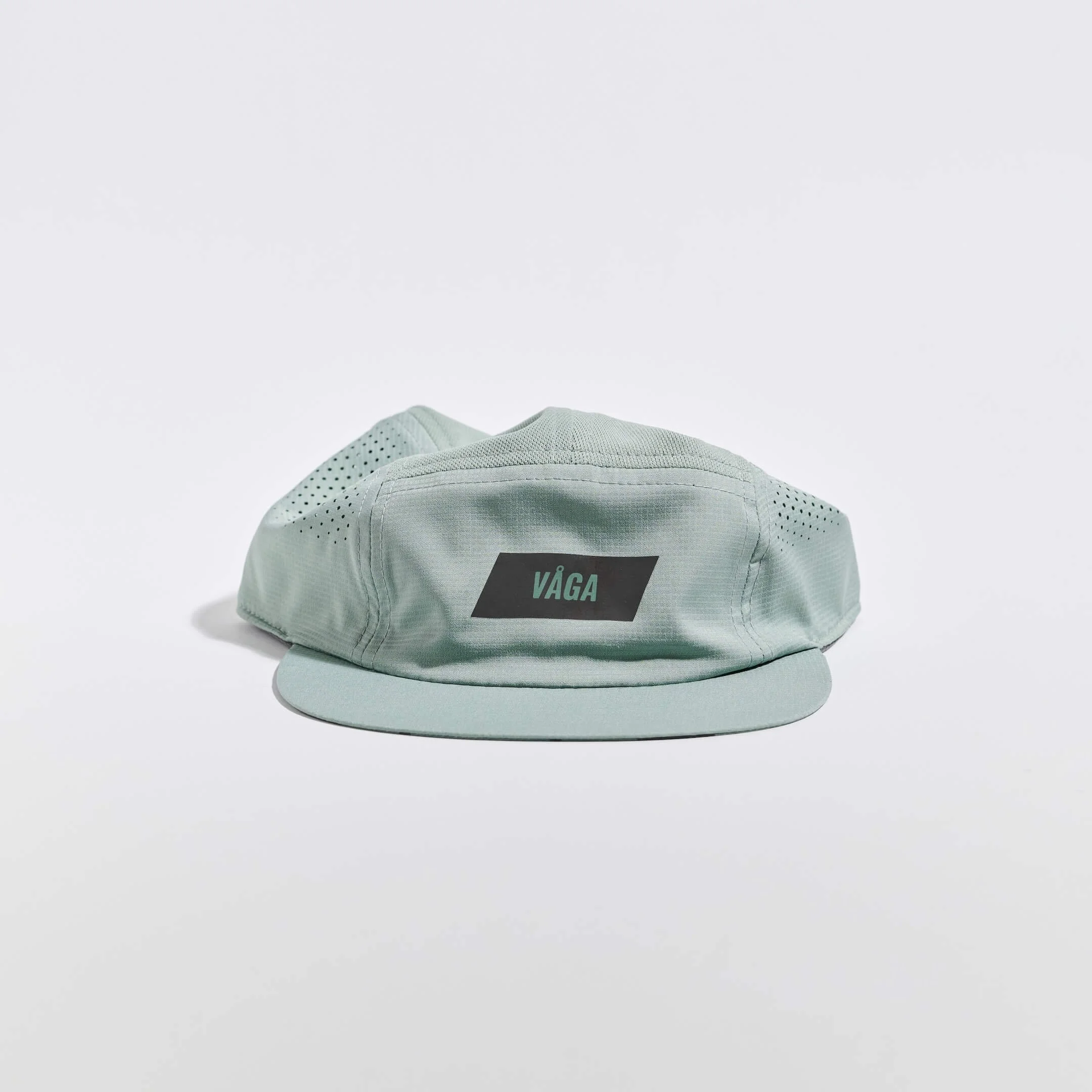vaga-feather-racing-cap-sagegreen-front.jpg