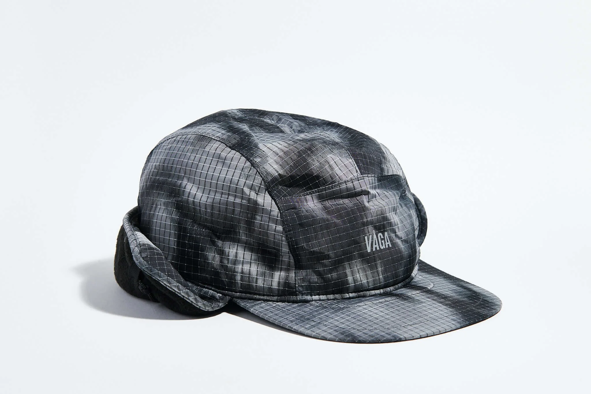våga-padded-hiker-cap-black-grey-reflective-folded.jpg