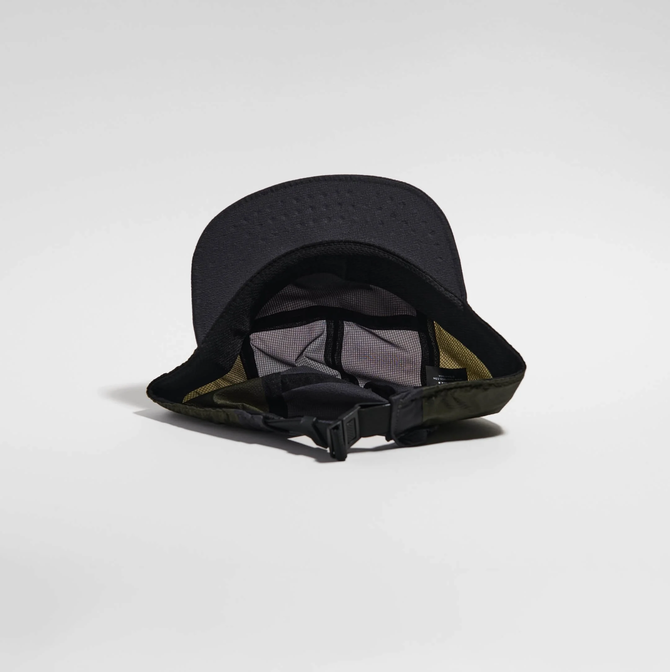 vaga-feather-light-cap-running-cap-charcoal-underneath.jpg