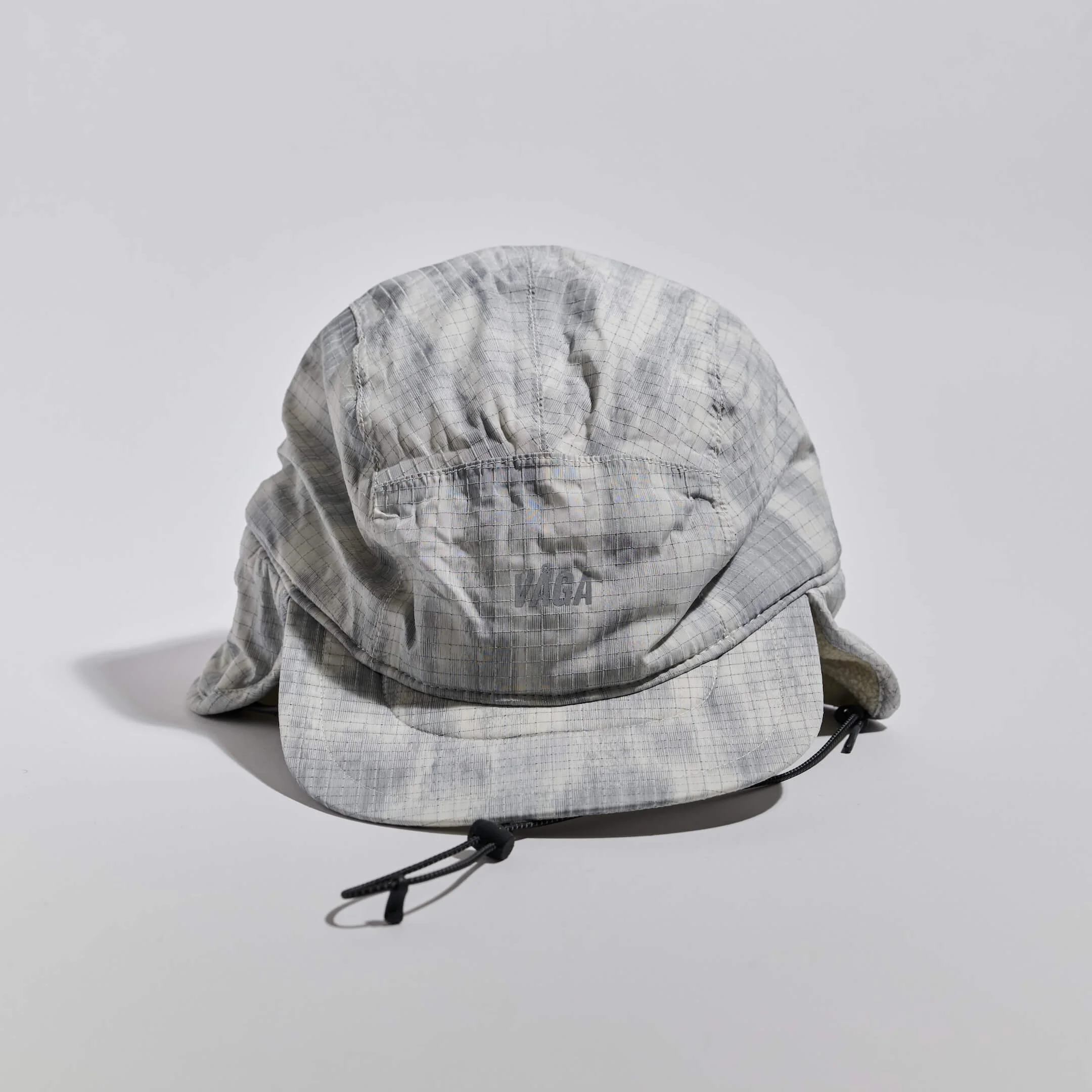 vaga-padded-hiker-cap-lightgrey-silverreflective-front.jpg