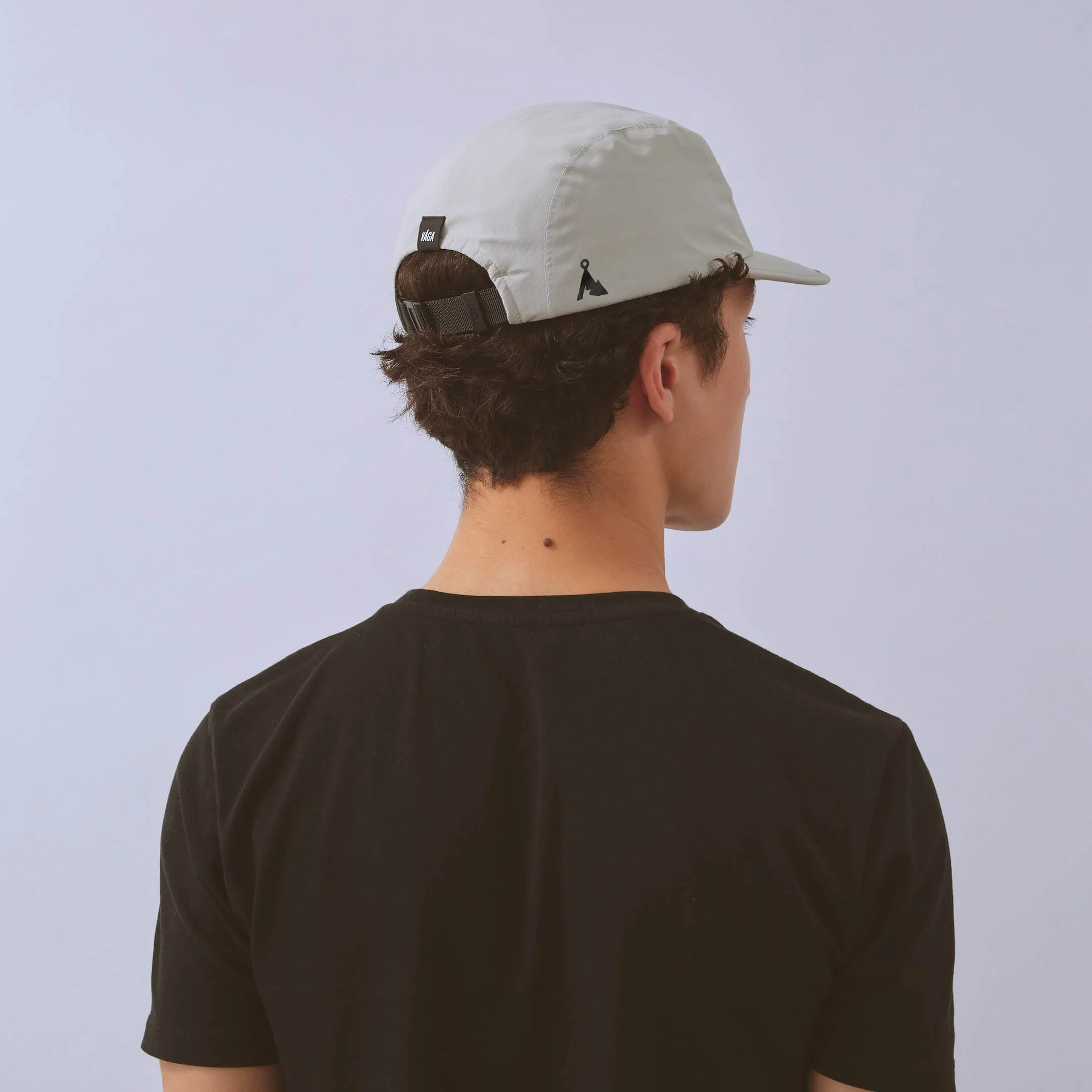 vaga-waterproof-fell-cap-running-cap-stone-model-back-angle.jpg