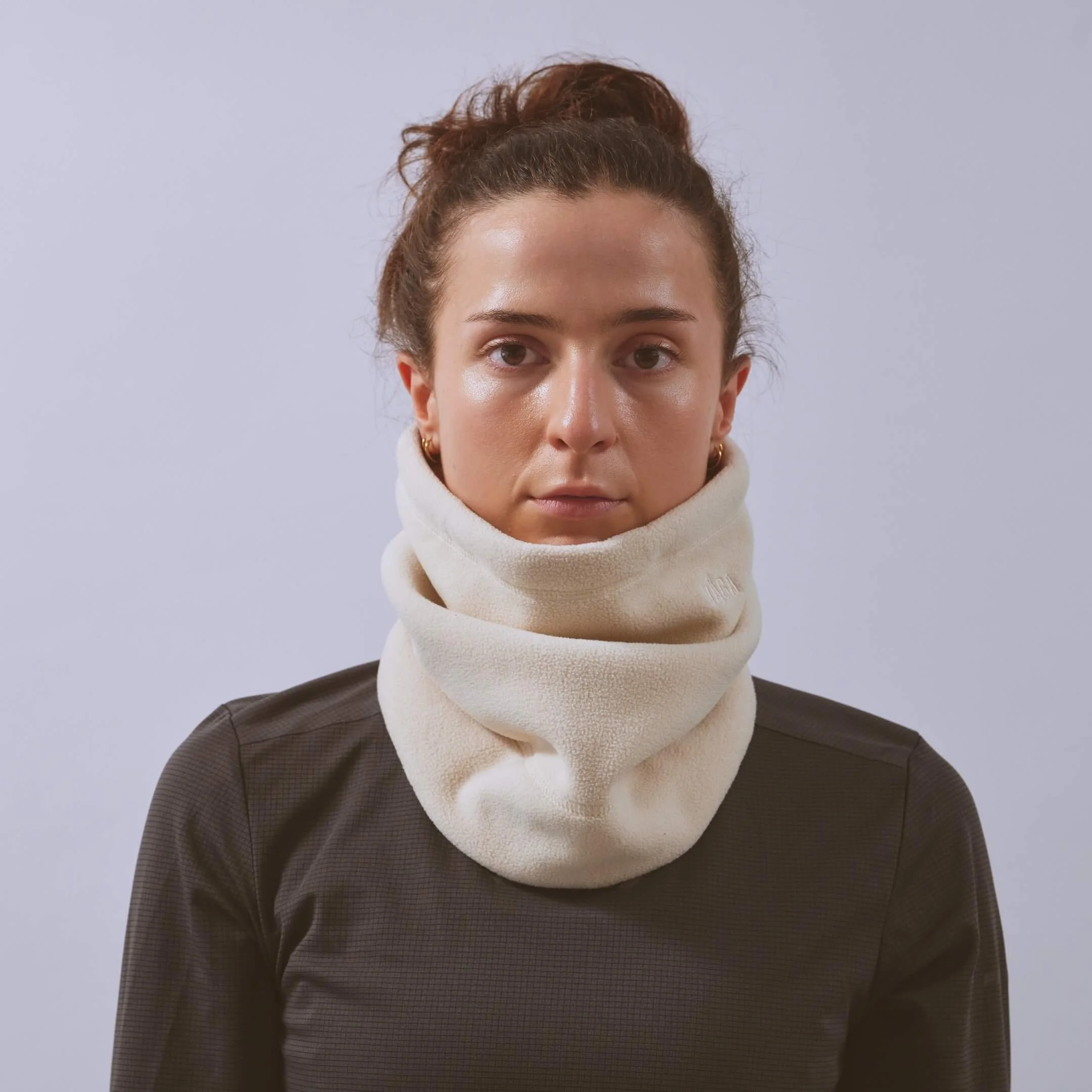 vaga-fleece-neck-gaiter-ecru-model-front.jpg