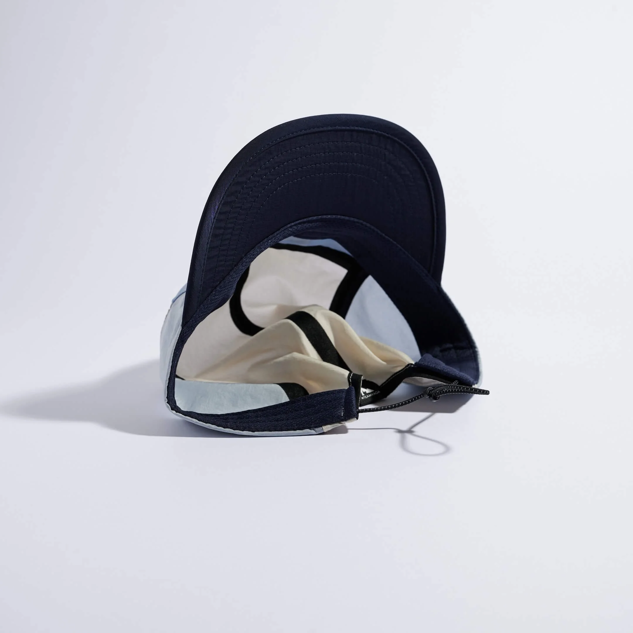 vaga-pacer-cap-running-cap-postalblue-dustgrey-navy-underneath.jpg
