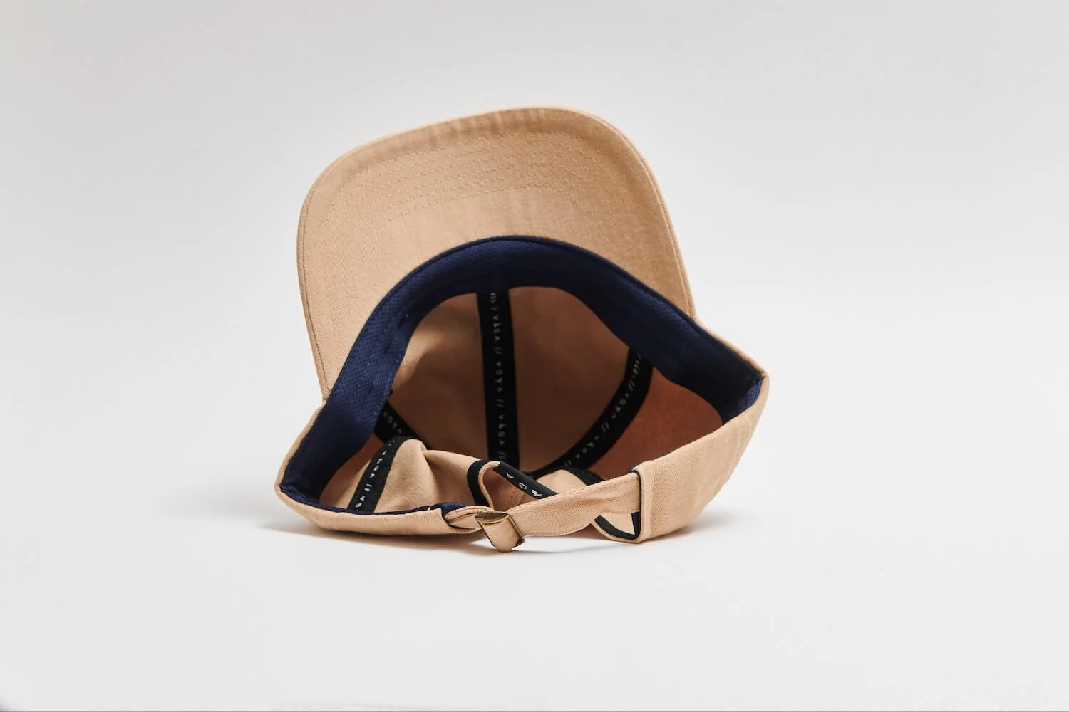 washed-cotton-lifestyle-cap-washed-sand-navy-blue-under.jpg