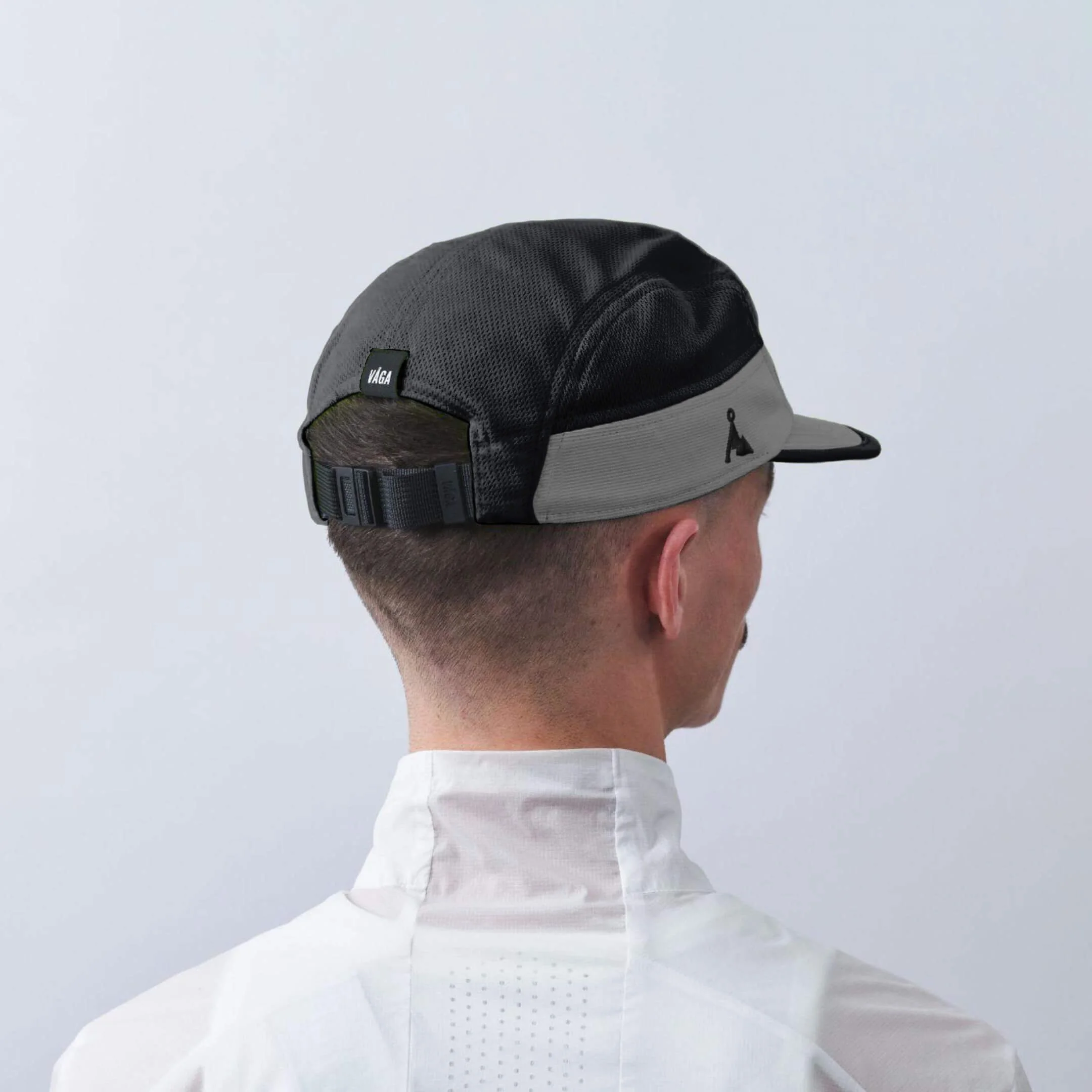vaga-club-cap-running-cap-lightgrey-midgrey-black-model-profile.jpg