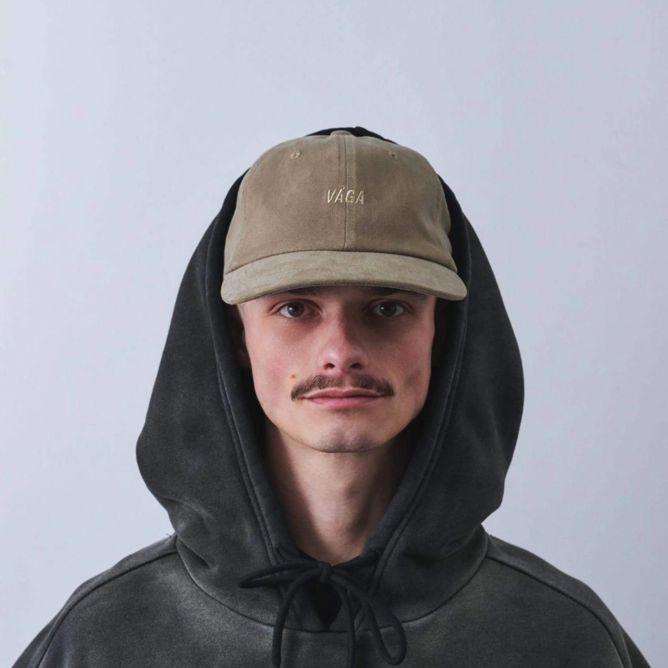 vaga-washed-cotton-cap-taupe-model-front.jpg