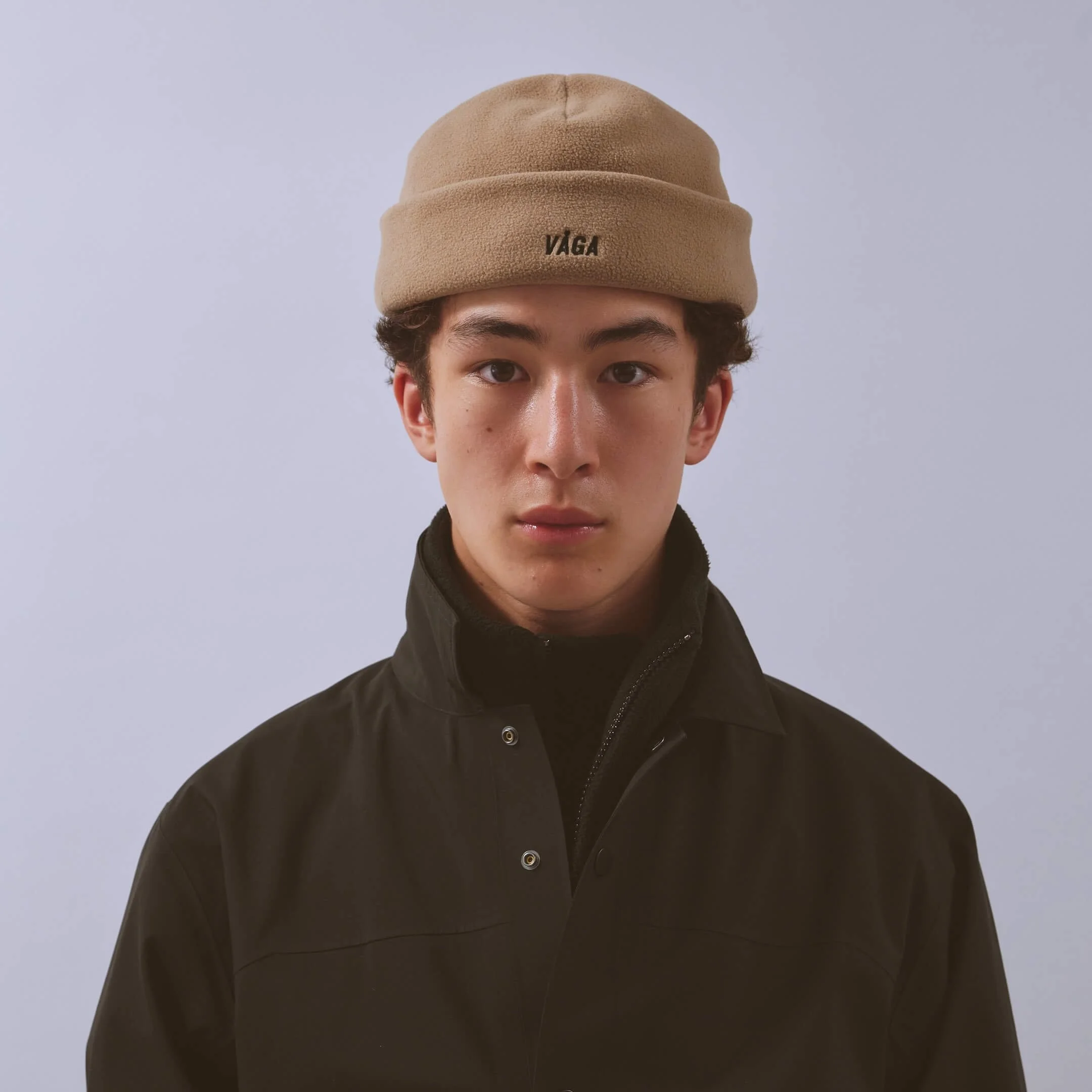 vaga-fleece-beanie-running-hat-taupe-model-front.jpg